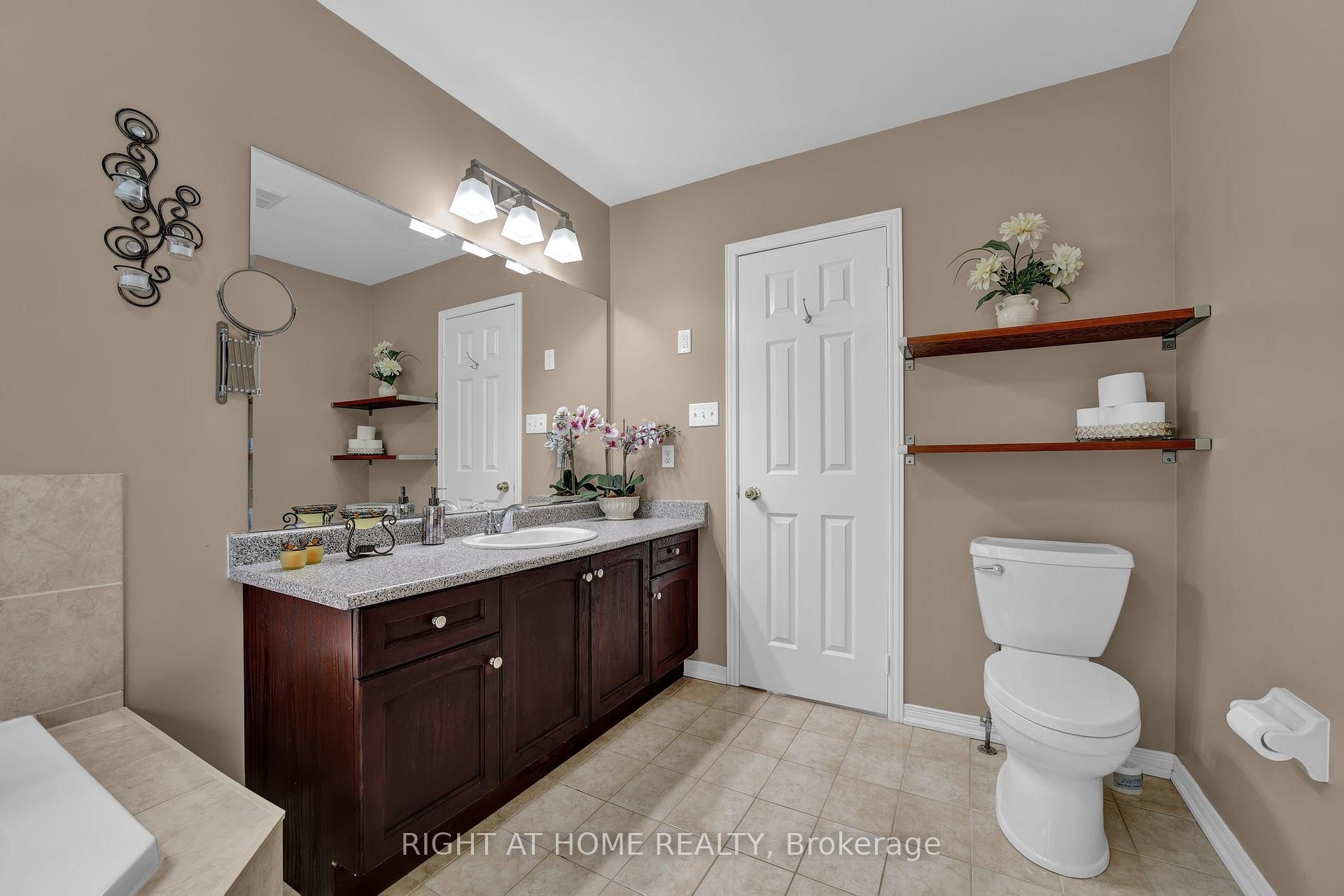 Photo 25 of 58 Starr Crescent, Aurora, Bayview Northeast — HOMEH