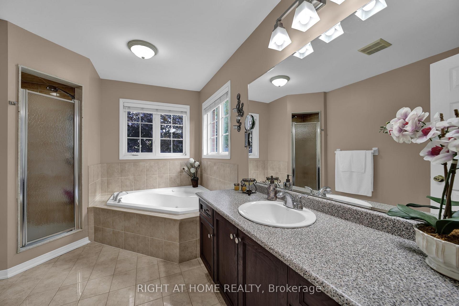 Photo 37 of 58 Starr Crescent, Aurora, Bayview Northeast — HOMEH