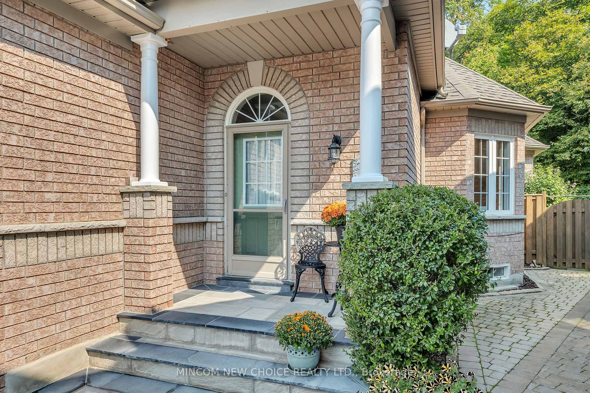 Photo 2 of 328 Mapleview Court, Pickering, Rouge Park — HOMEH