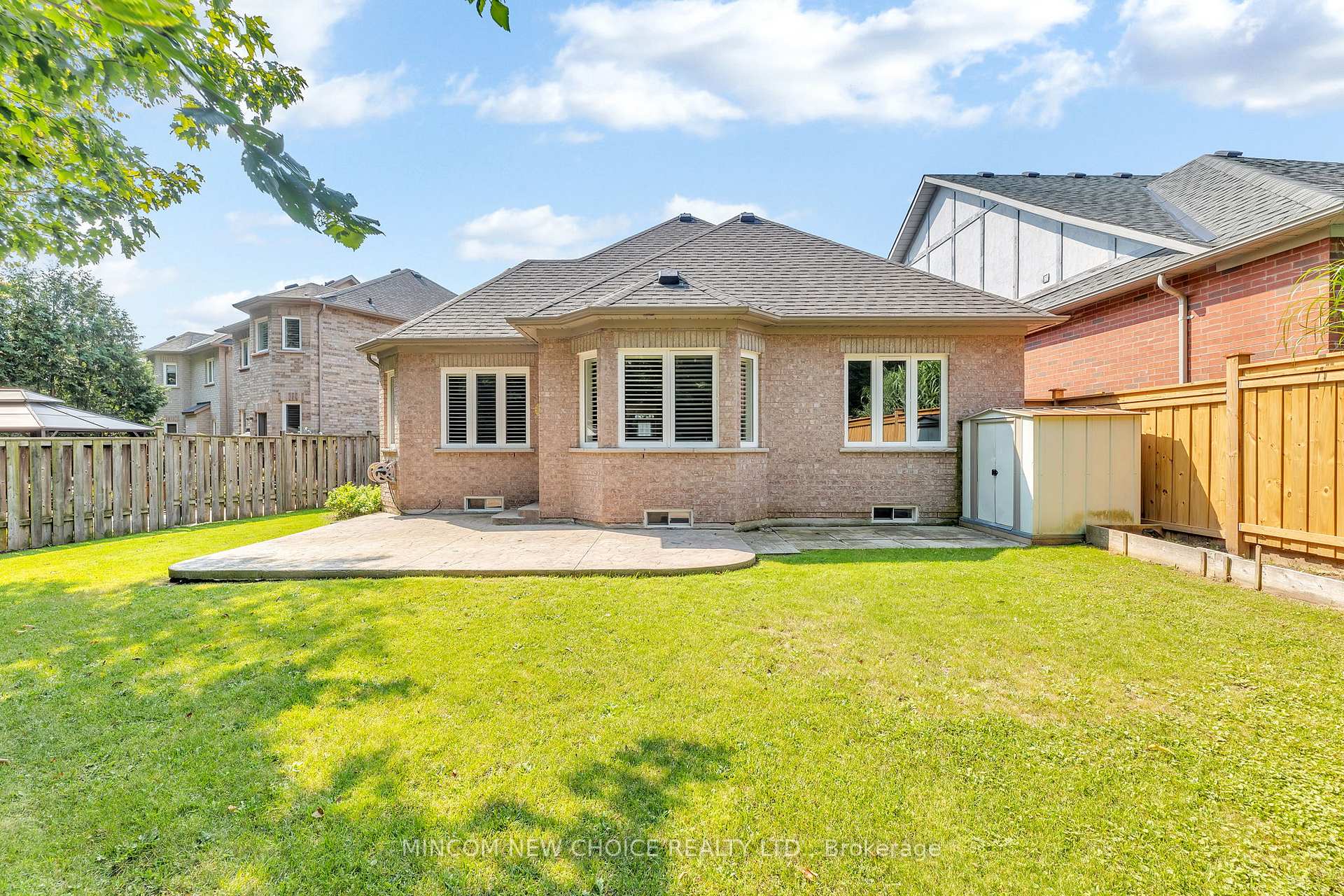 Photo 4 of 328 Mapleview Court, Pickering, Rouge Park — HOMEH