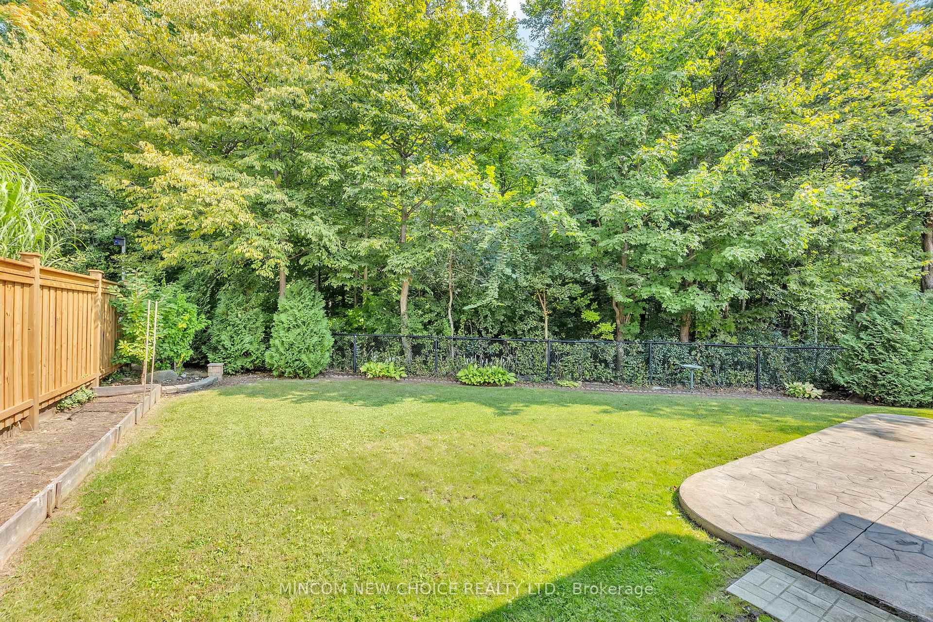 Photo 10 of 328 Mapleview Court, Pickering, Rouge Park — HOMEH