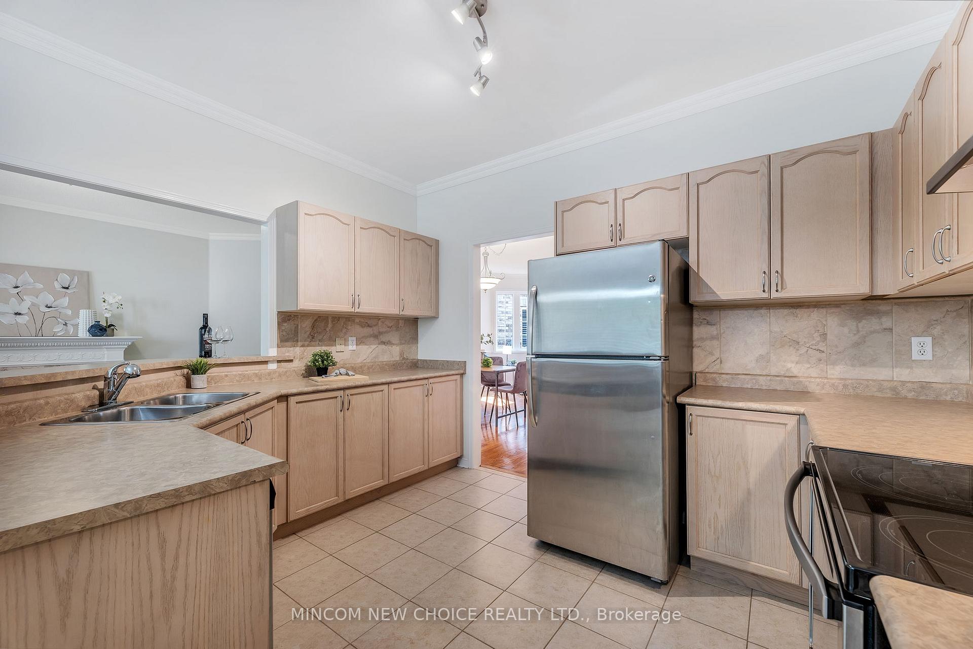 Photo 9 of 328 Mapleview Court, Pickering, Rouge Park — HOMEH