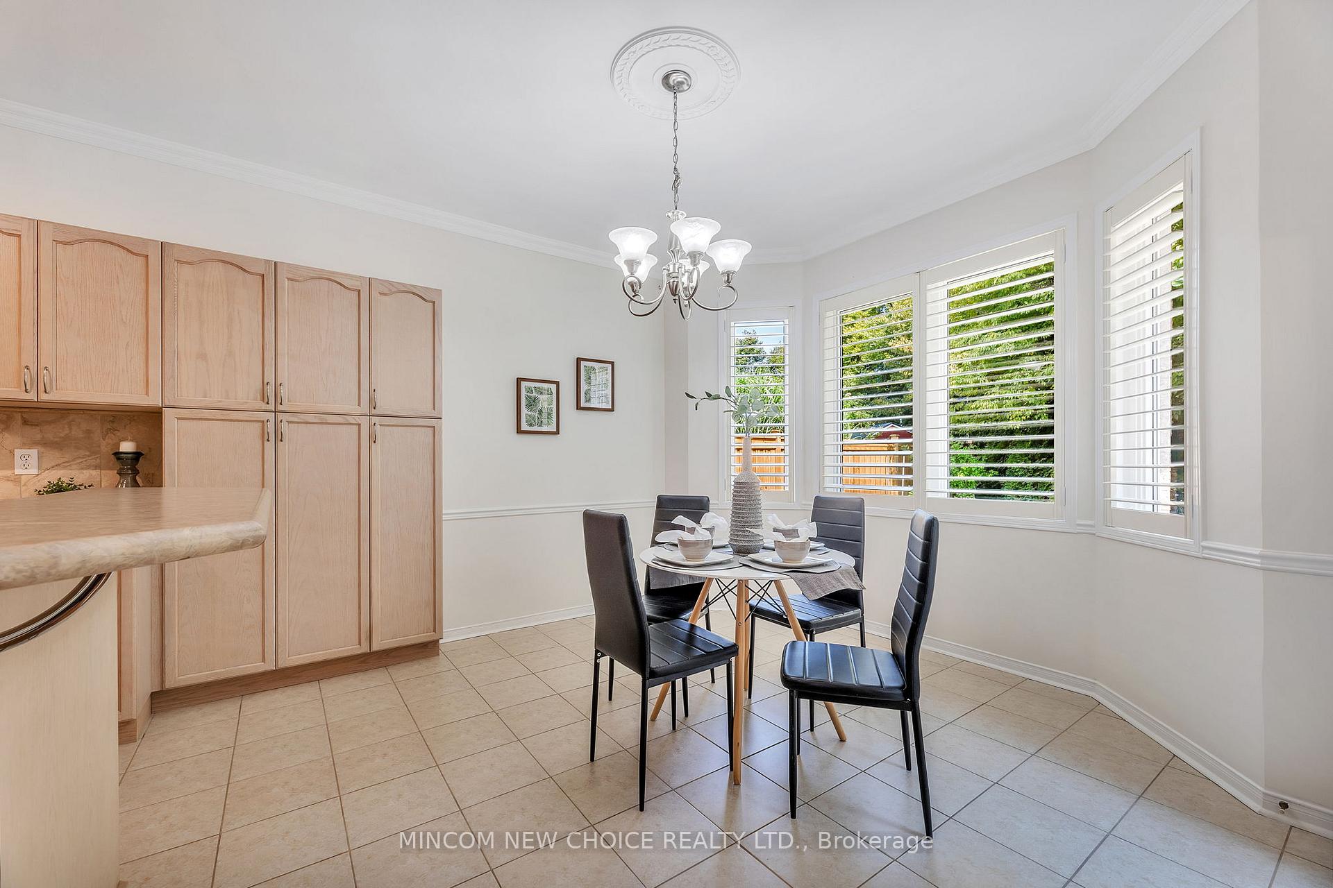 Photo 11 of 328 Mapleview Court, Pickering, Rouge Park — HOMEH