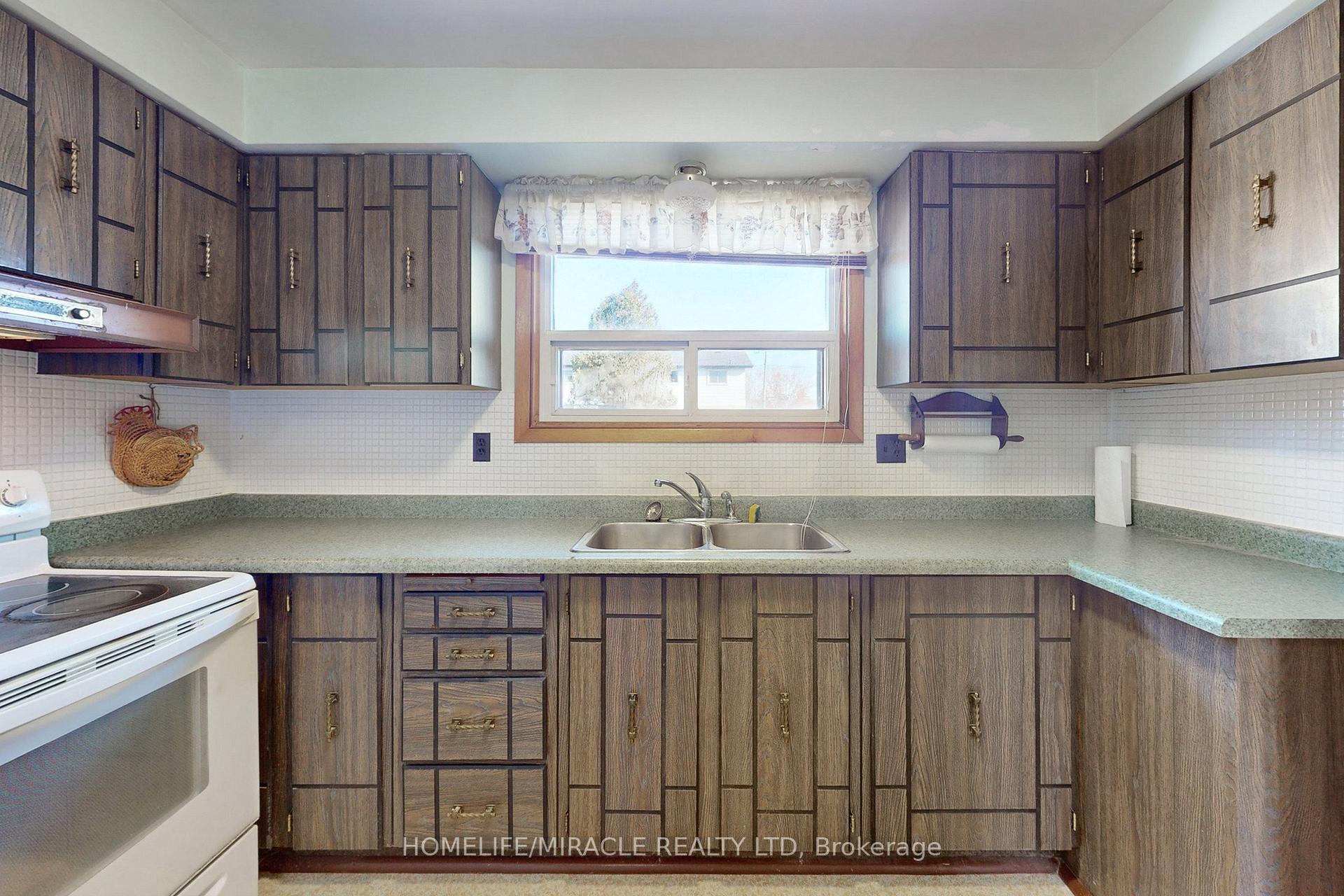 Photo 3 of 1363 Park Rd S, Oshawa, Lakeview — HOMEH