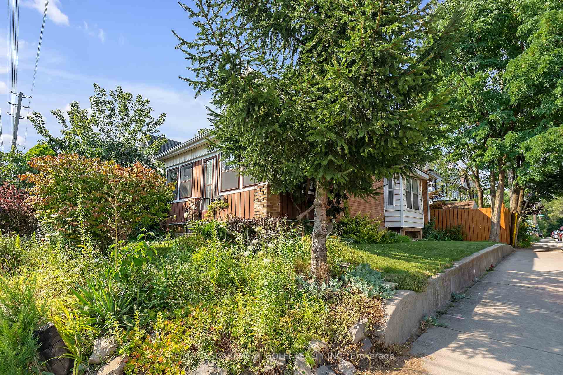 Photo 6 of 560 Aberdeen Avenue, Hamilton, Kirkendall — HOMEH
