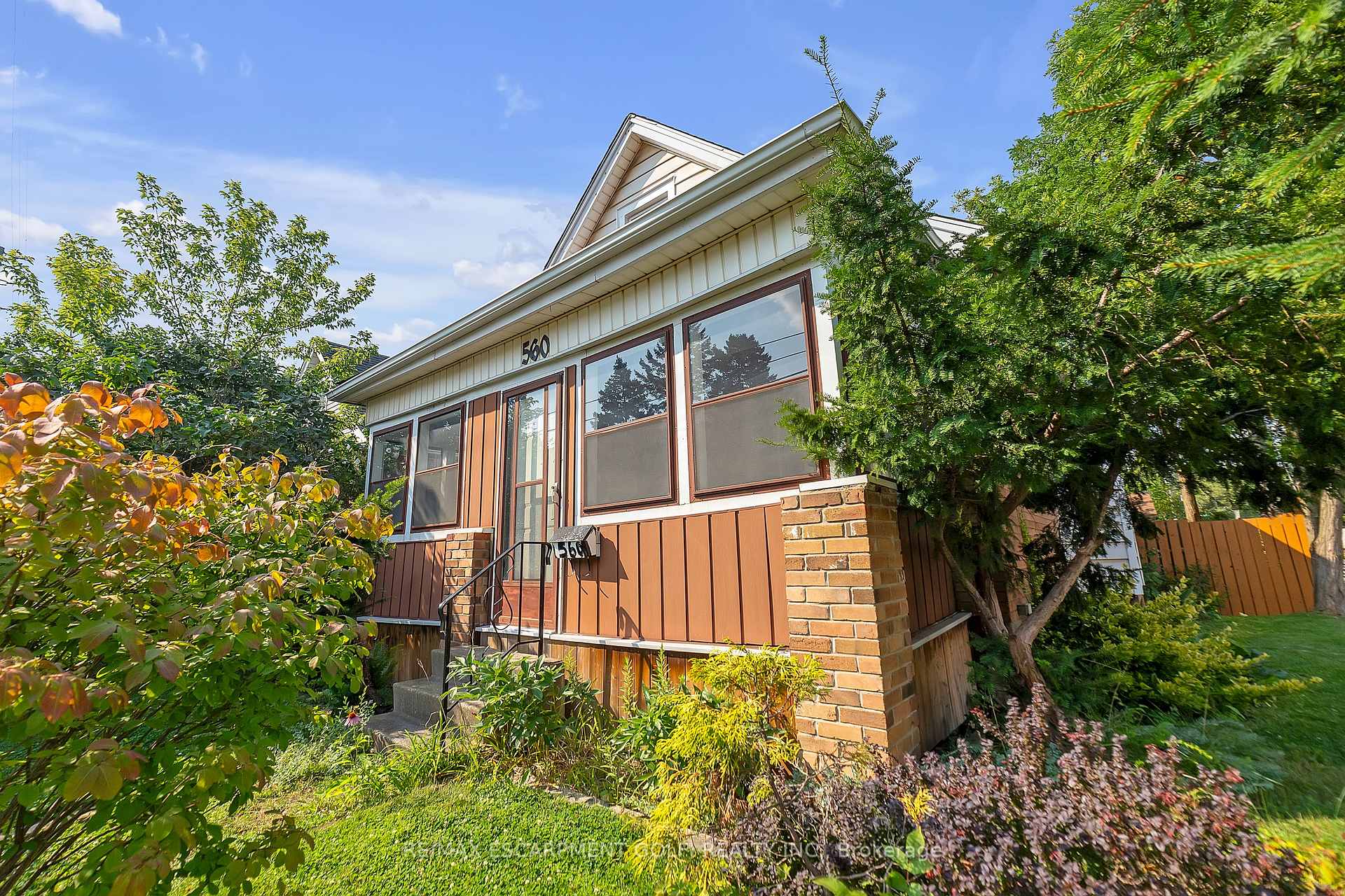 Photo 4 of 560 Aberdeen Avenue, Hamilton, Kirkendall — HOMEH