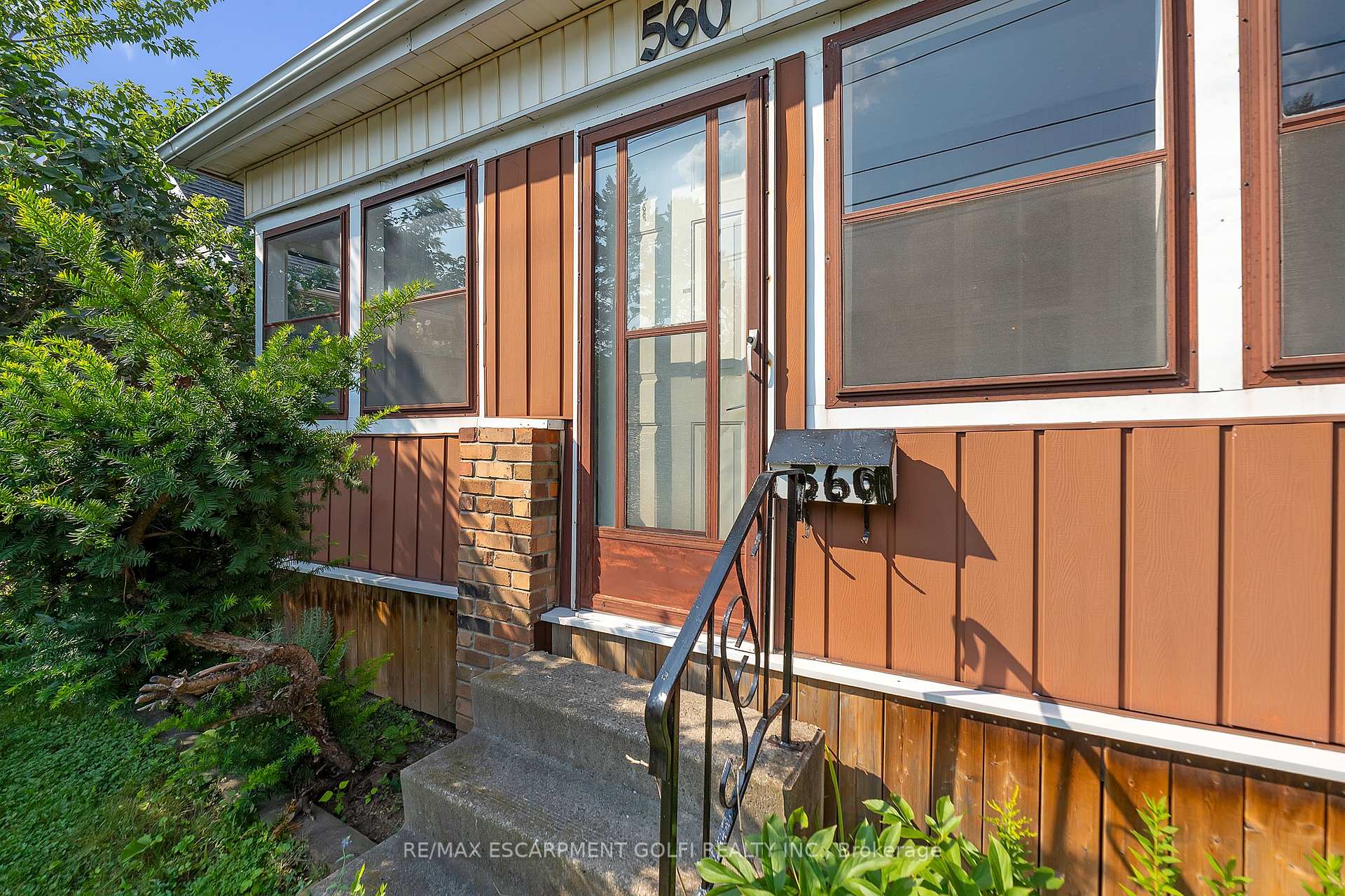 Photo 3 of 560 Aberdeen Avenue, Hamilton, Kirkendall — HOMEH