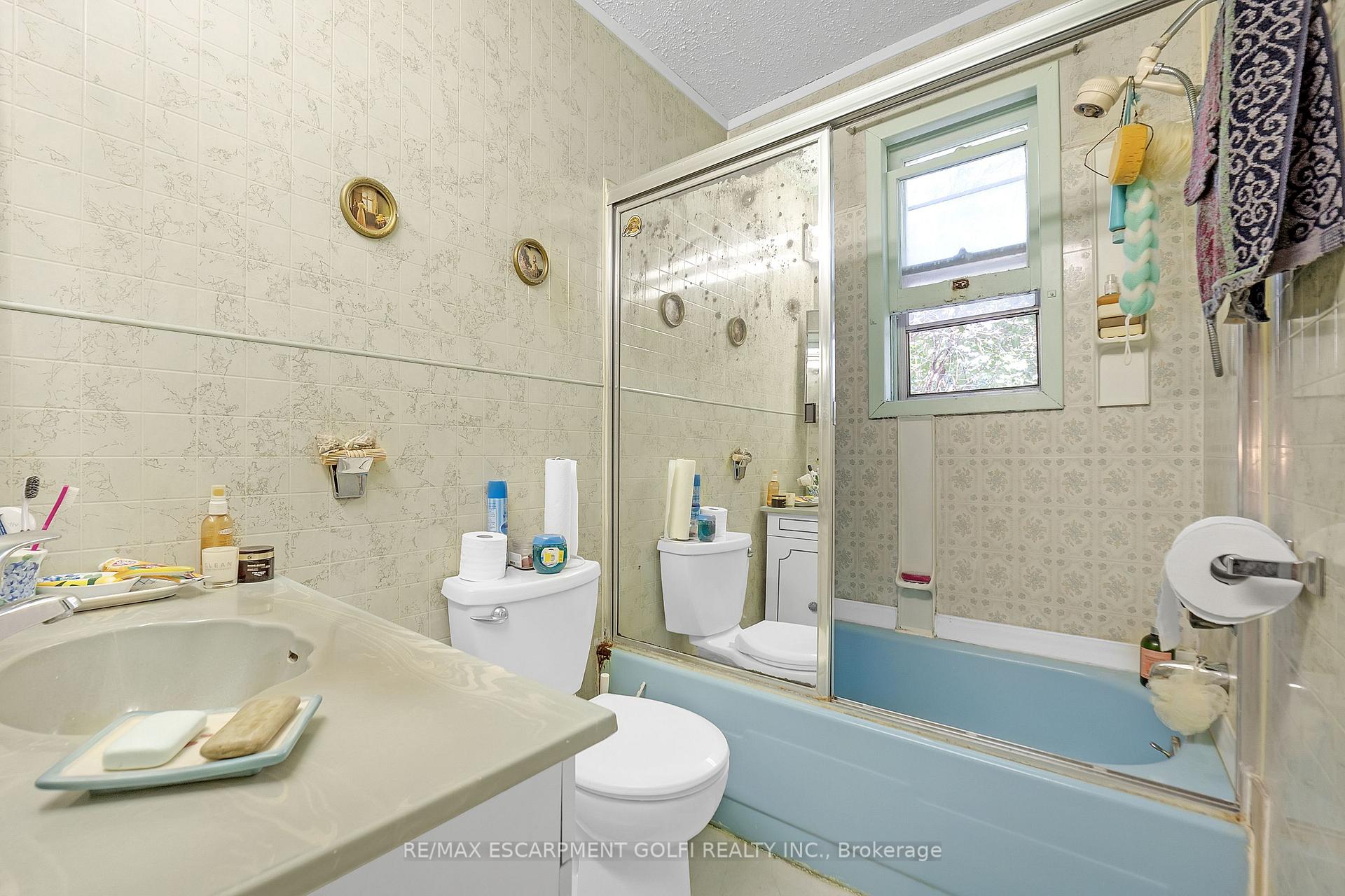 Photo 11 of 560 Aberdeen Avenue, Hamilton, Kirkendall — HOMEH