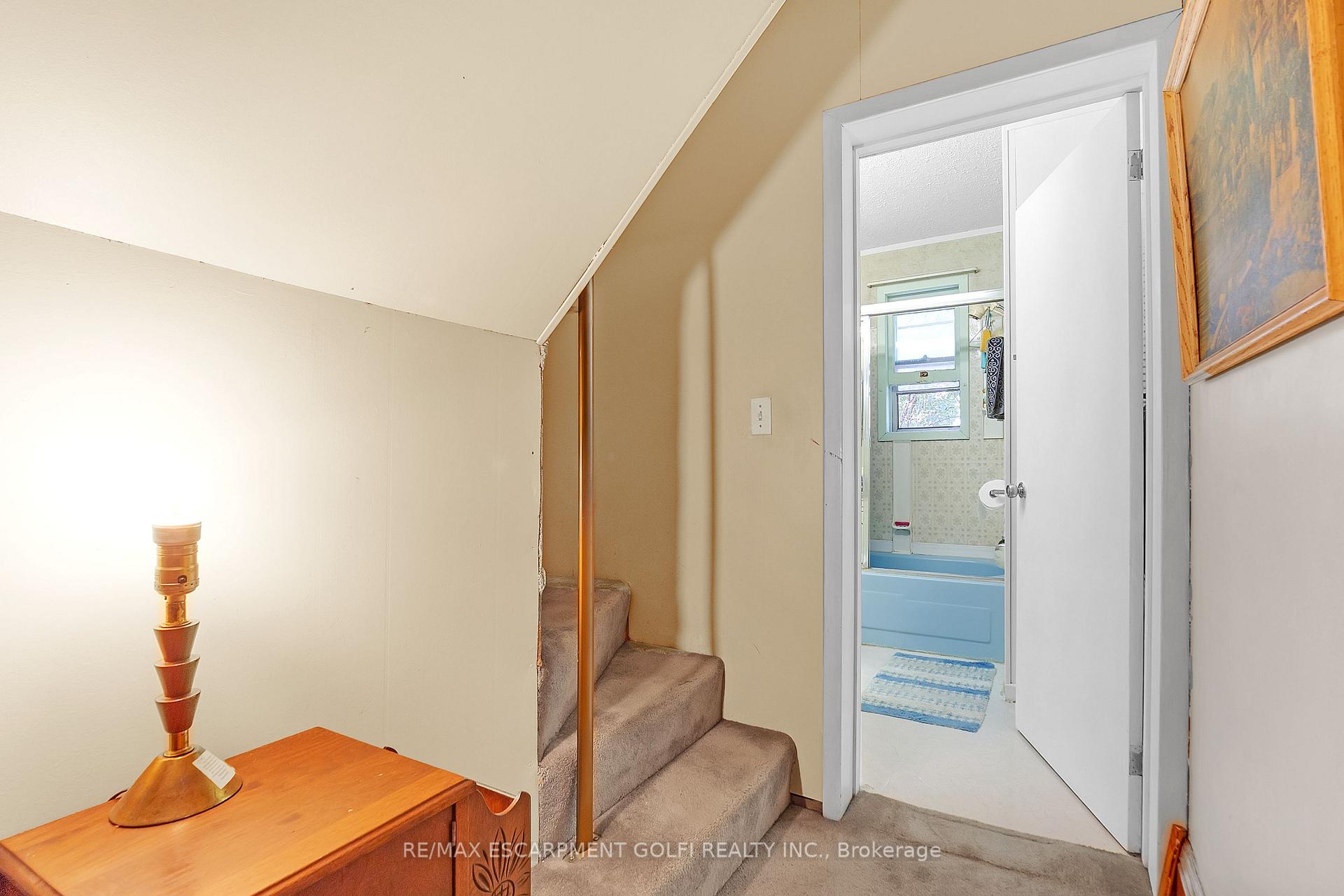 Photo 13 of 560 Aberdeen Avenue, Hamilton, Kirkendall — HOMEH