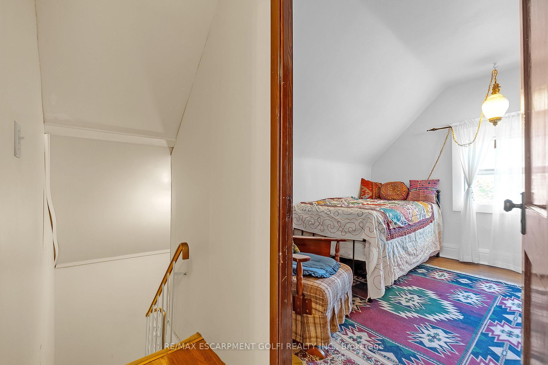 Photo 12 of 560 Aberdeen Avenue, Hamilton, Kirkendall — HOMEH