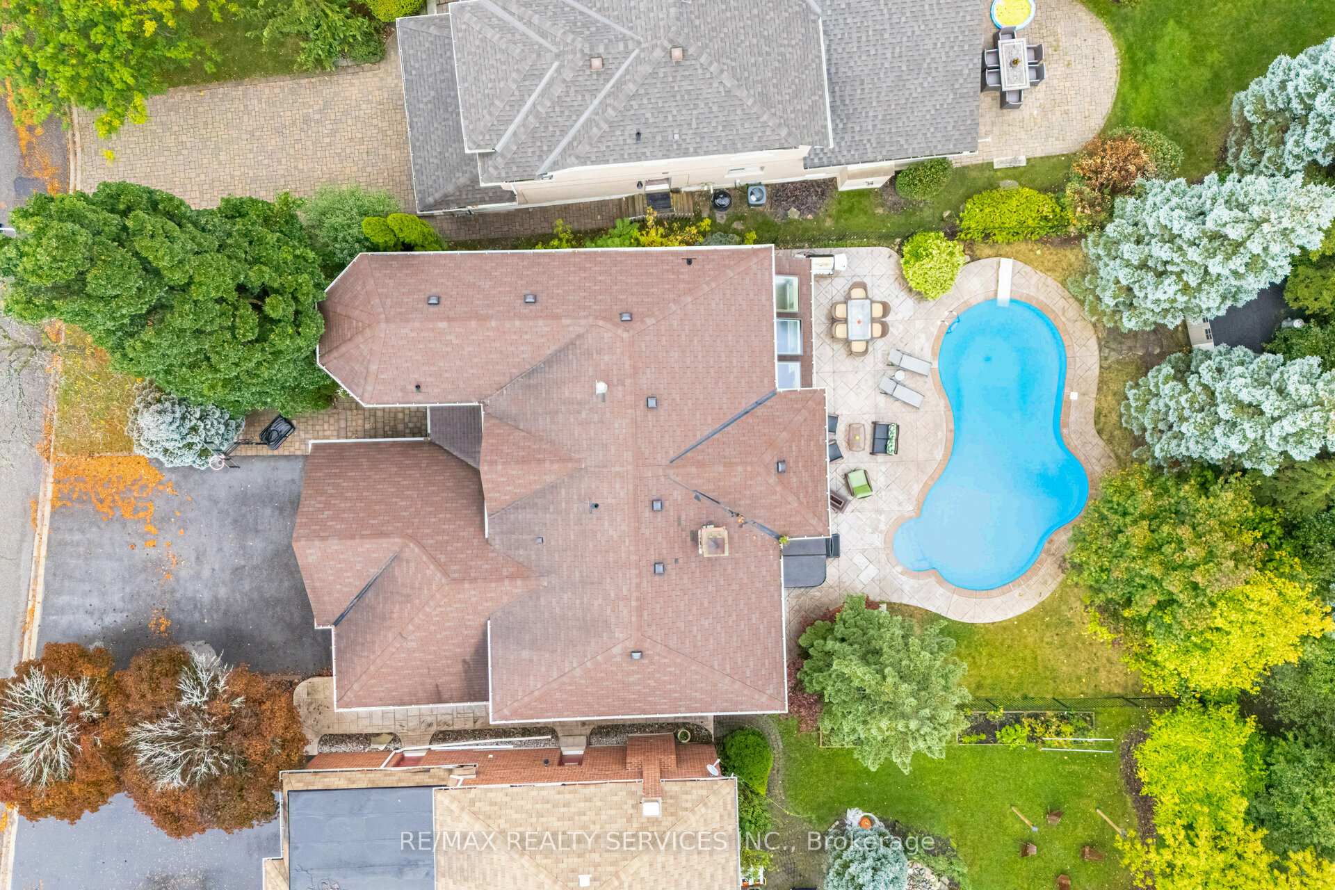 Photo 3 of 34 Casper Crescent, Brampton, Fletcher's Creek South — HOMEH