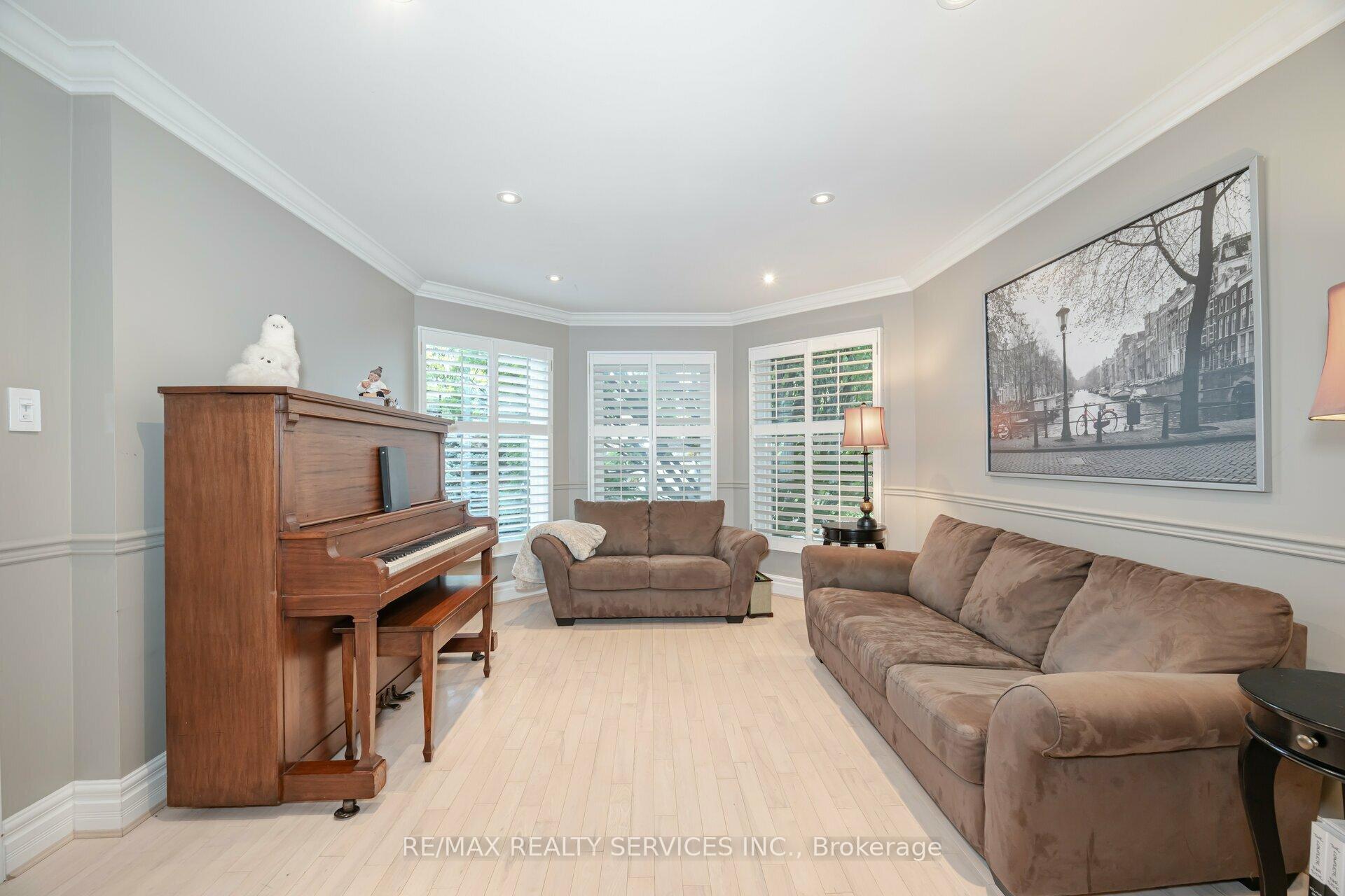 Photo 10 of 34 Casper Crescent, Brampton, Fletcher's Creek South — HOMEH