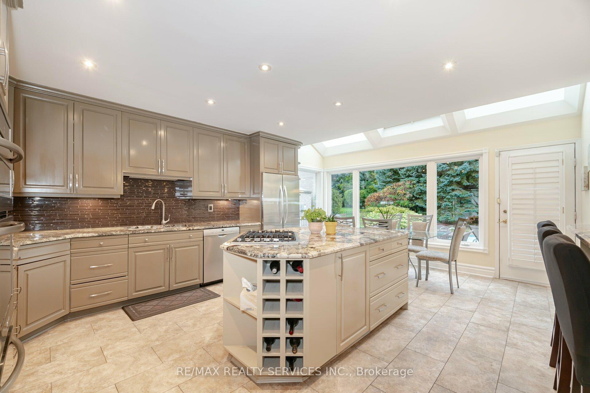 Photo 14 of 34 Casper Crescent, Brampton, Fletcher's Creek South — HOMEH