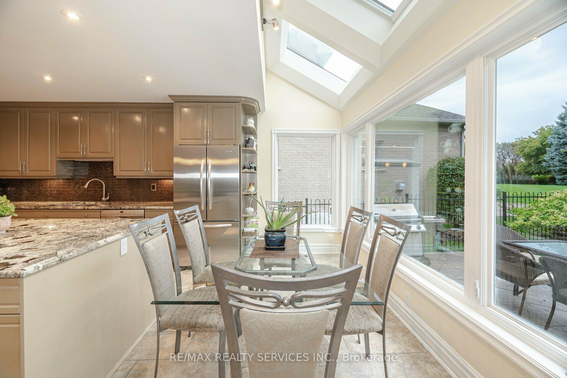 Photo 13 of 34 Casper Crescent, Brampton, Fletcher's Creek South — HOMEH