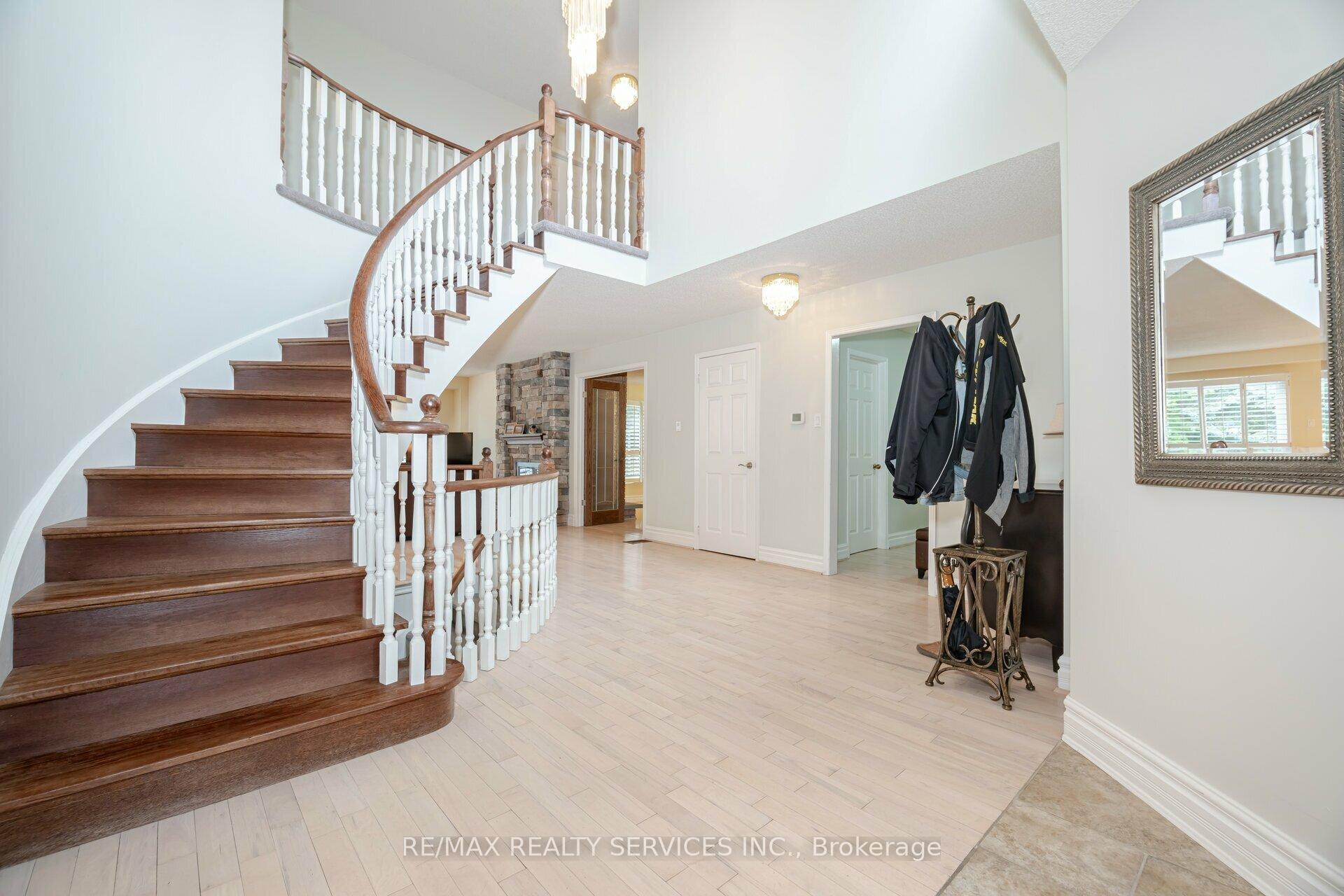 Photo 16 of 34 Casper Crescent, Brampton, Fletcher's Creek South — HOMEH