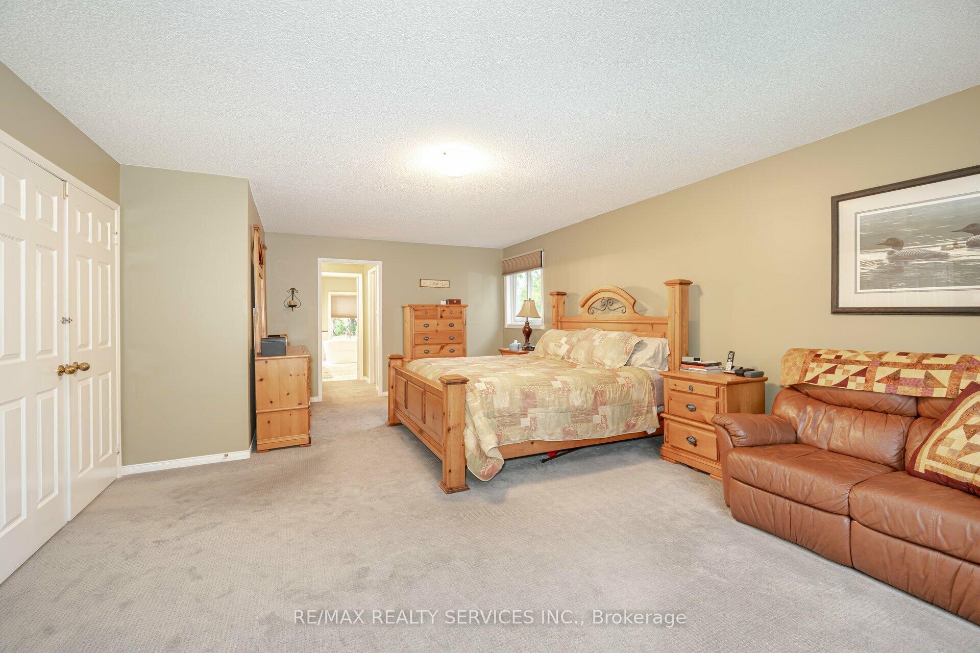 Photo 15 of 34 Casper Crescent, Brampton, Fletcher's Creek South — HOMEH