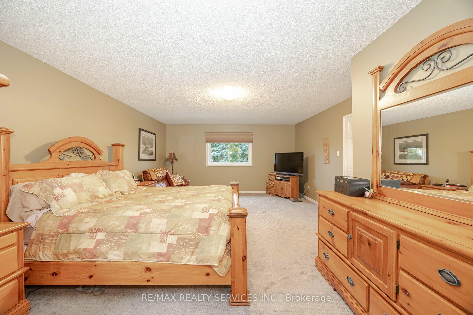 Photo 17 of 34 Casper Crescent, Brampton, Fletcher's Creek South — HOMEH