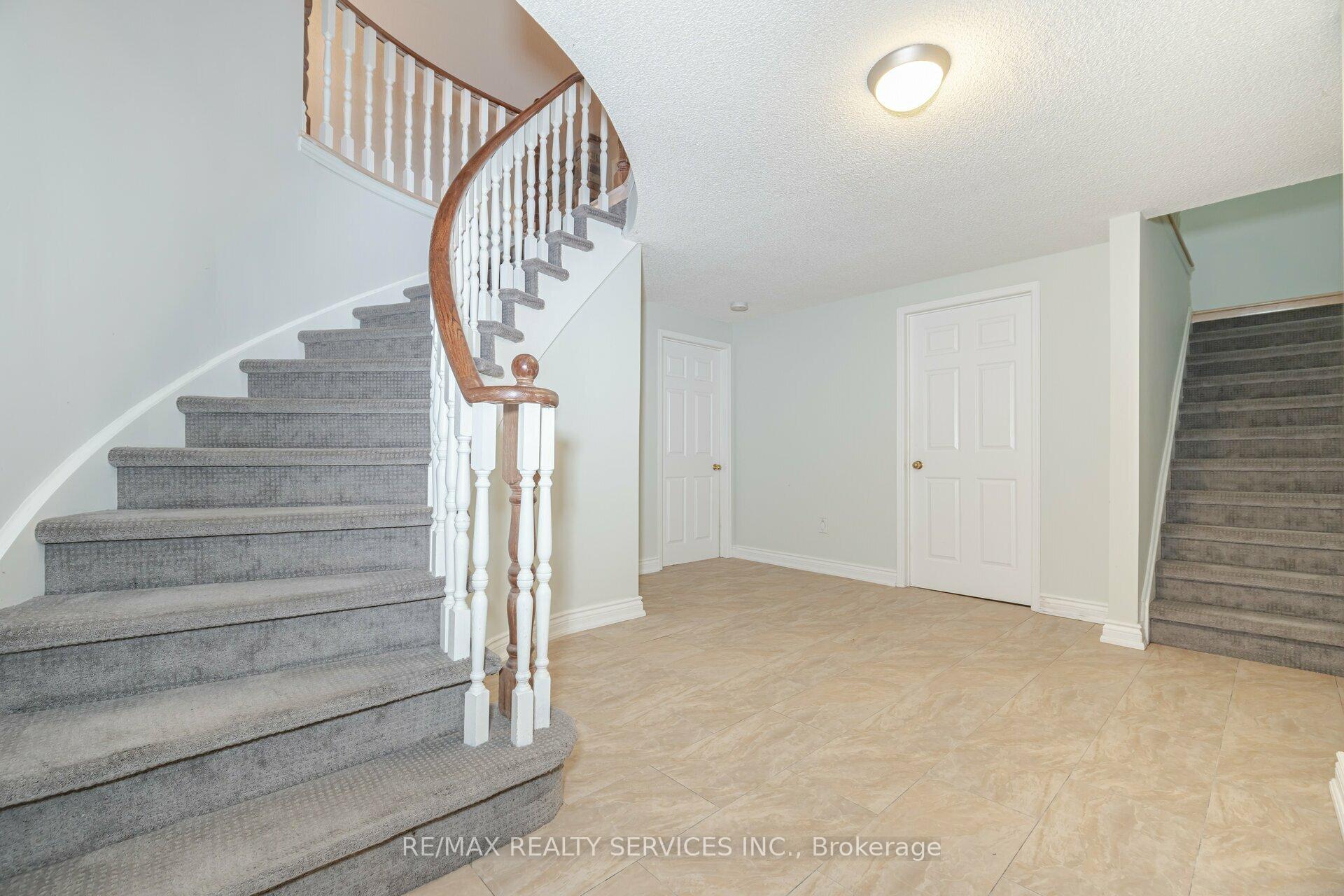 Photo 29 of 34 Casper Crescent, Brampton, Fletcher's Creek South — HOMEH