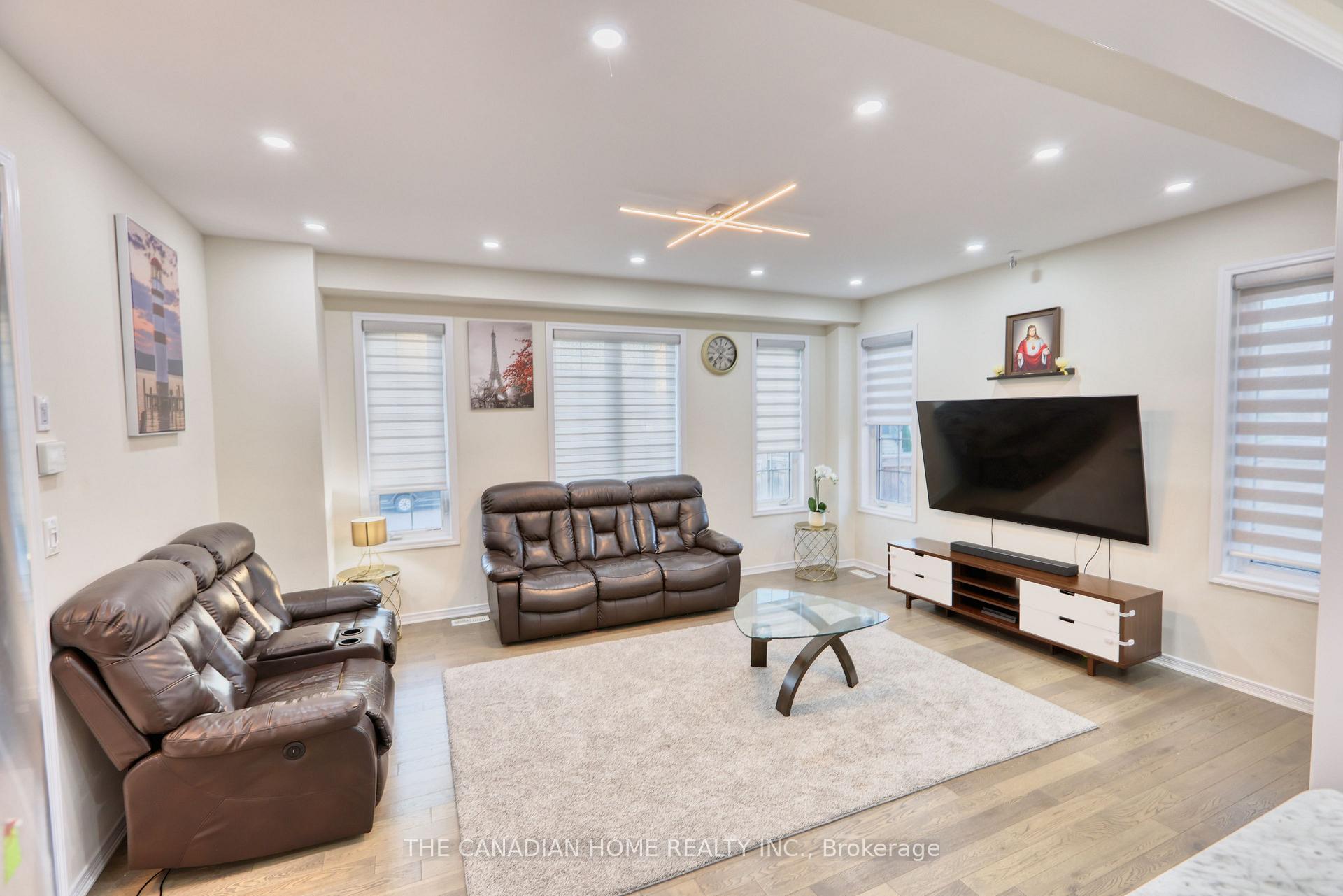 Photo 5 of 60 Fleming Crescent, Haldimand — HOMEH