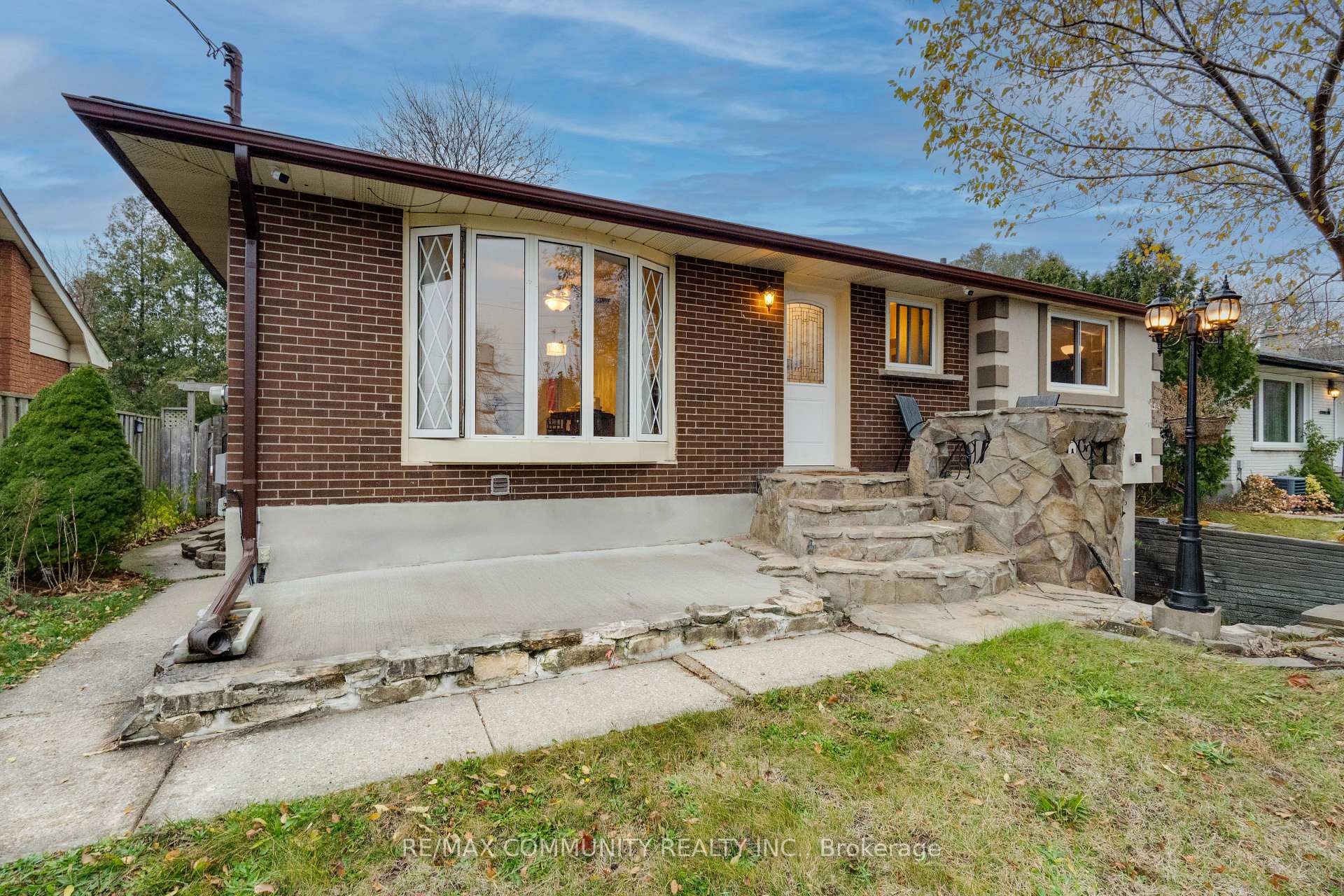 Photo 1 of 355 Southill Drive, Kitchener — HOMEH