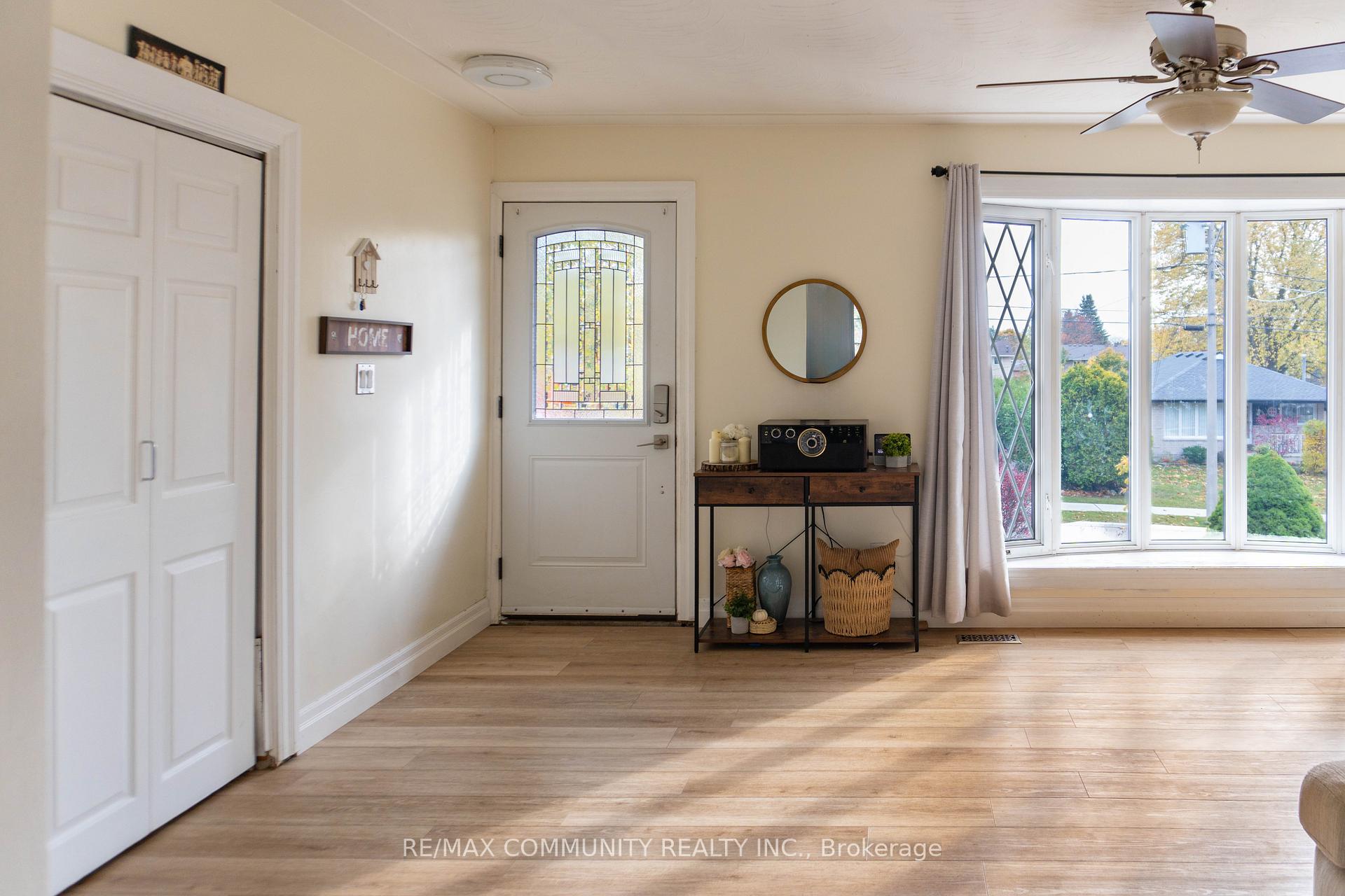 Photo 2 of 355 Southill Drive, Kitchener — HOMEH