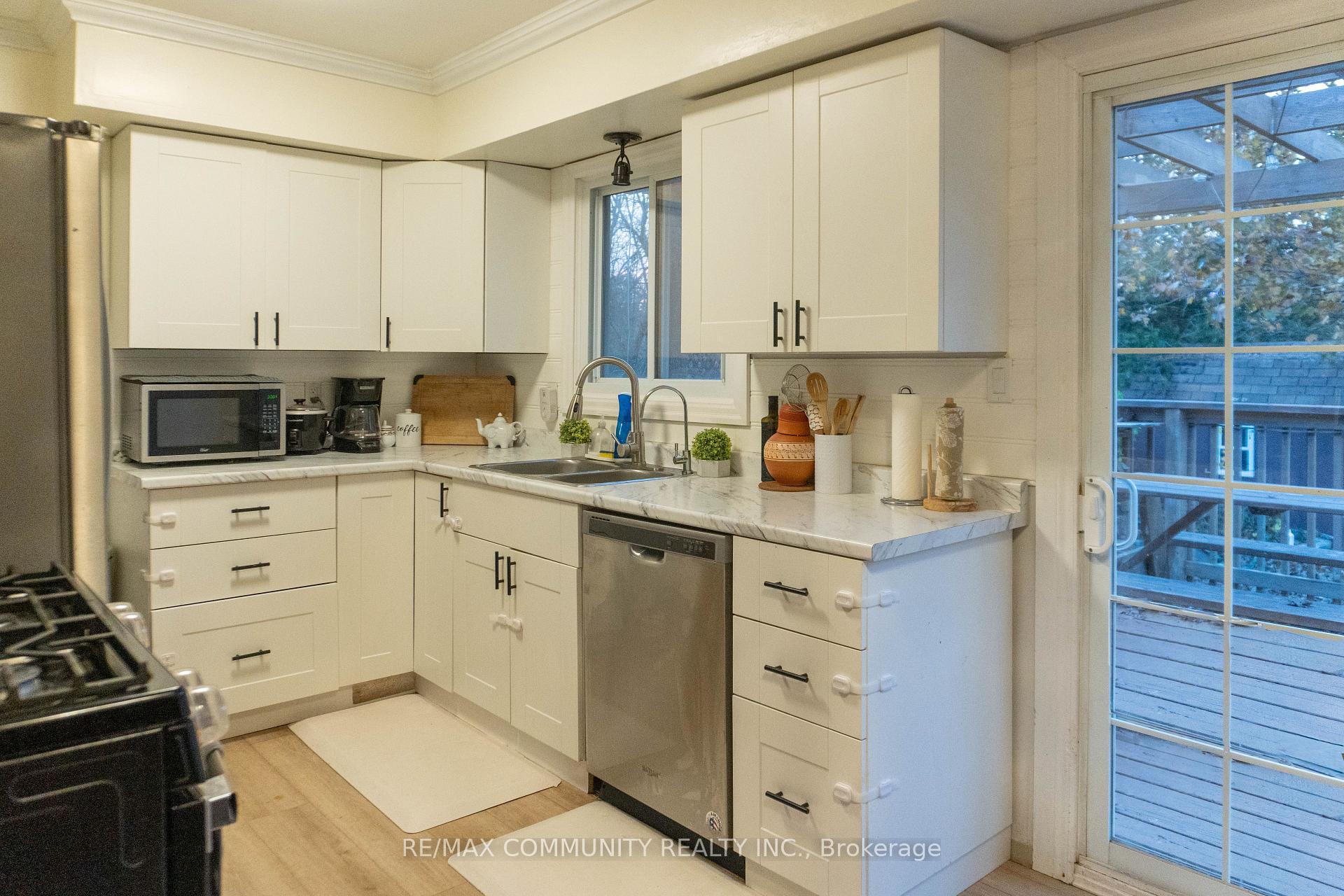 Photo 5 of 355 Southill Drive, Kitchener — HOMEH