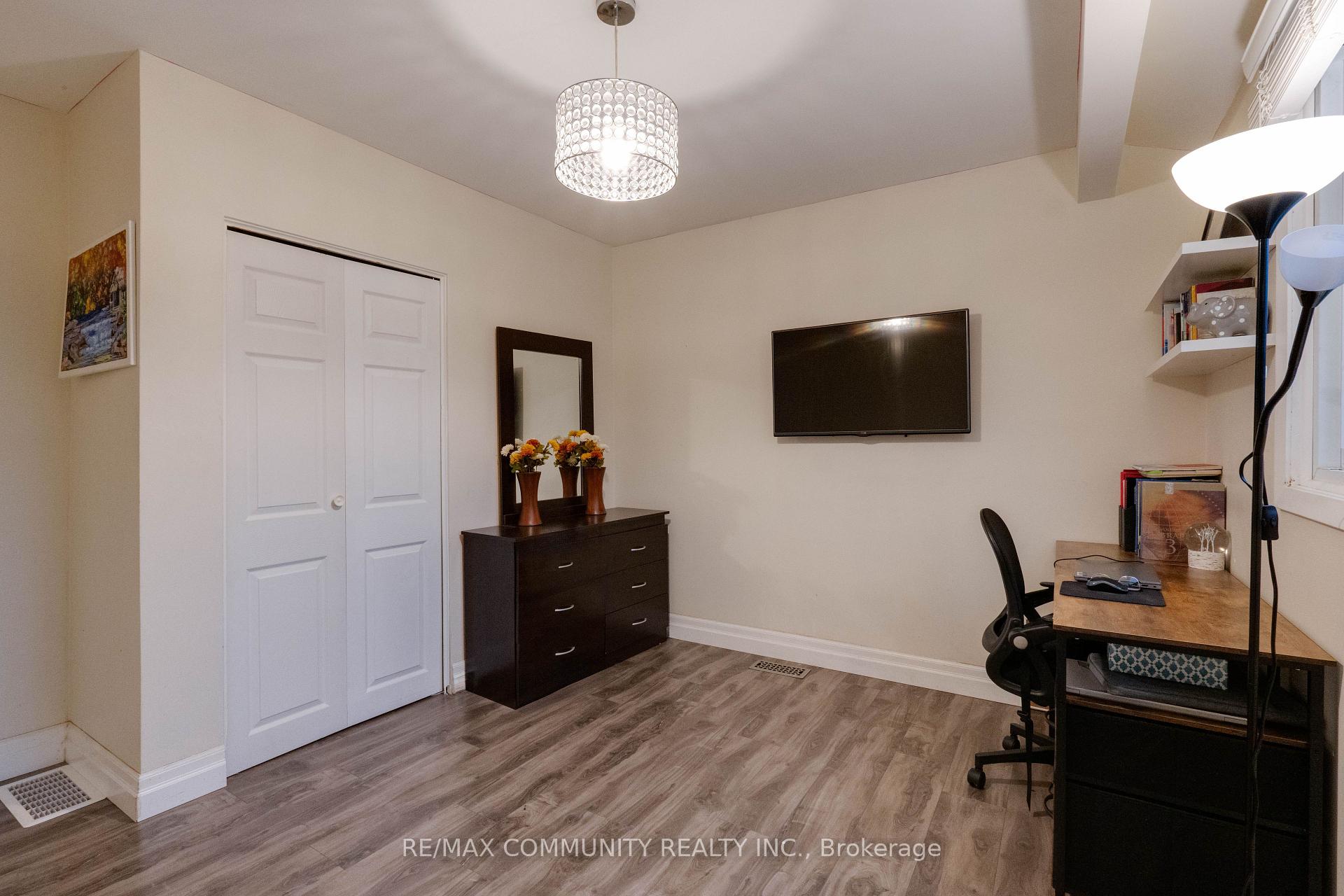 Photo 8 of 355 Southill Drive, Kitchener — HOMEH