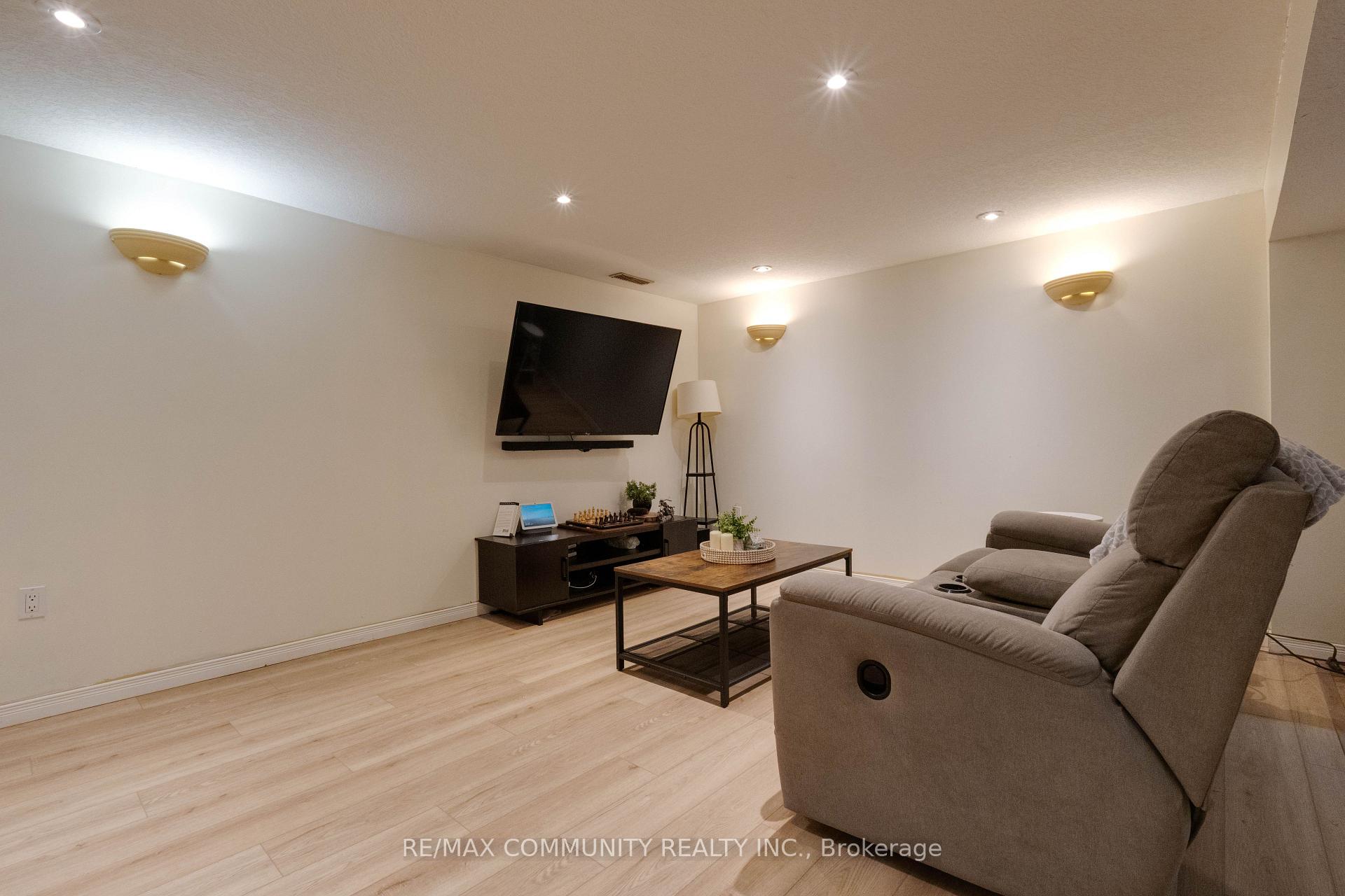 Photo 12 of 355 Southill Drive, Kitchener — HOMEH
