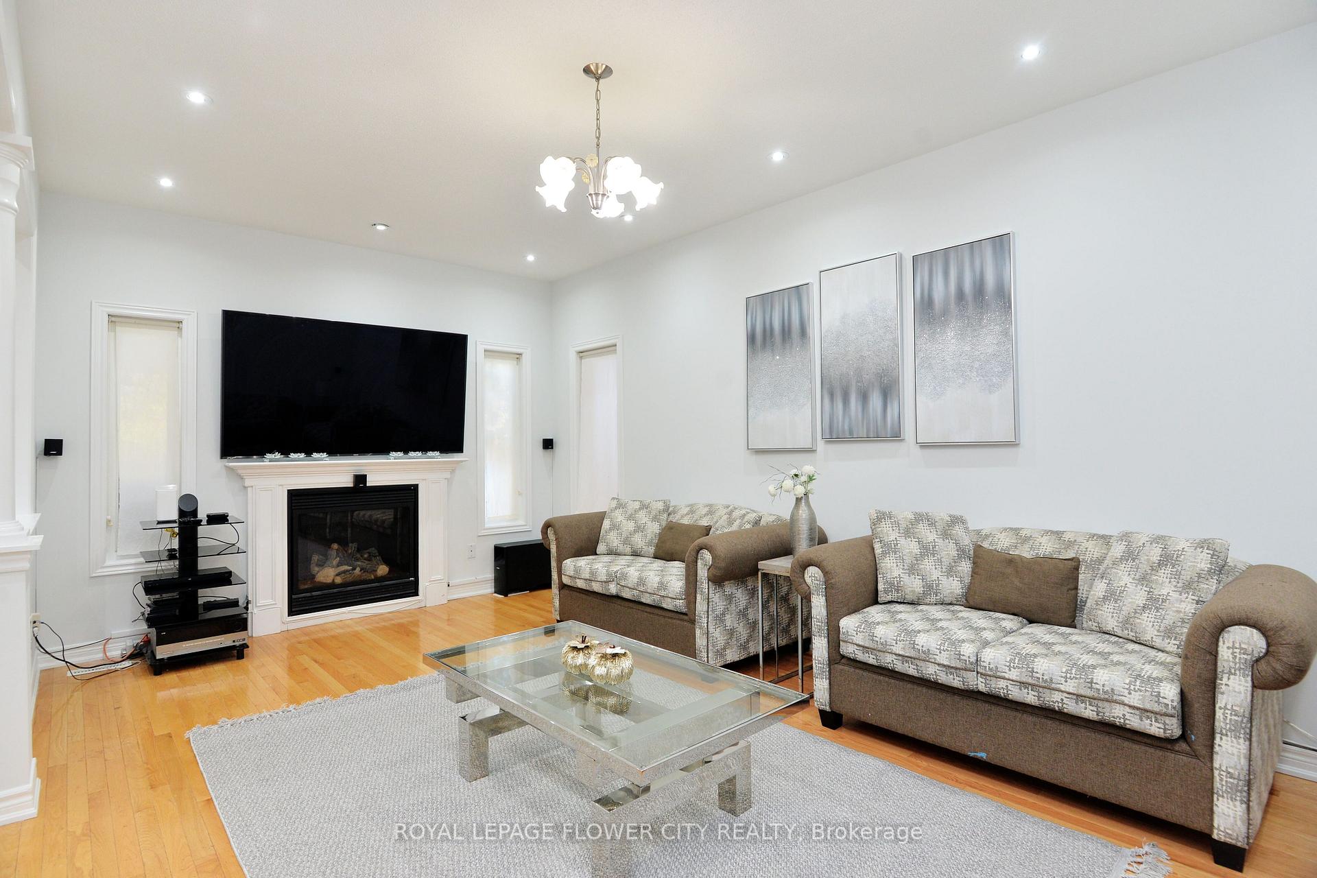 Photo 9 of 11 Lyndbrook Crescent, Brampton, Bram East — HOMEH