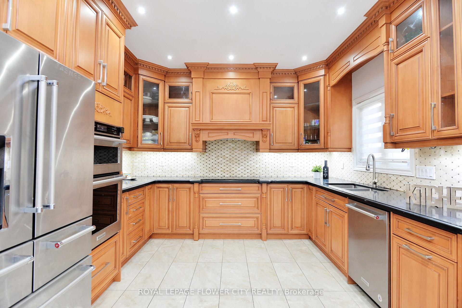 Photo 7 of 11 Lyndbrook Crescent, Brampton, Bram East — HOMEH