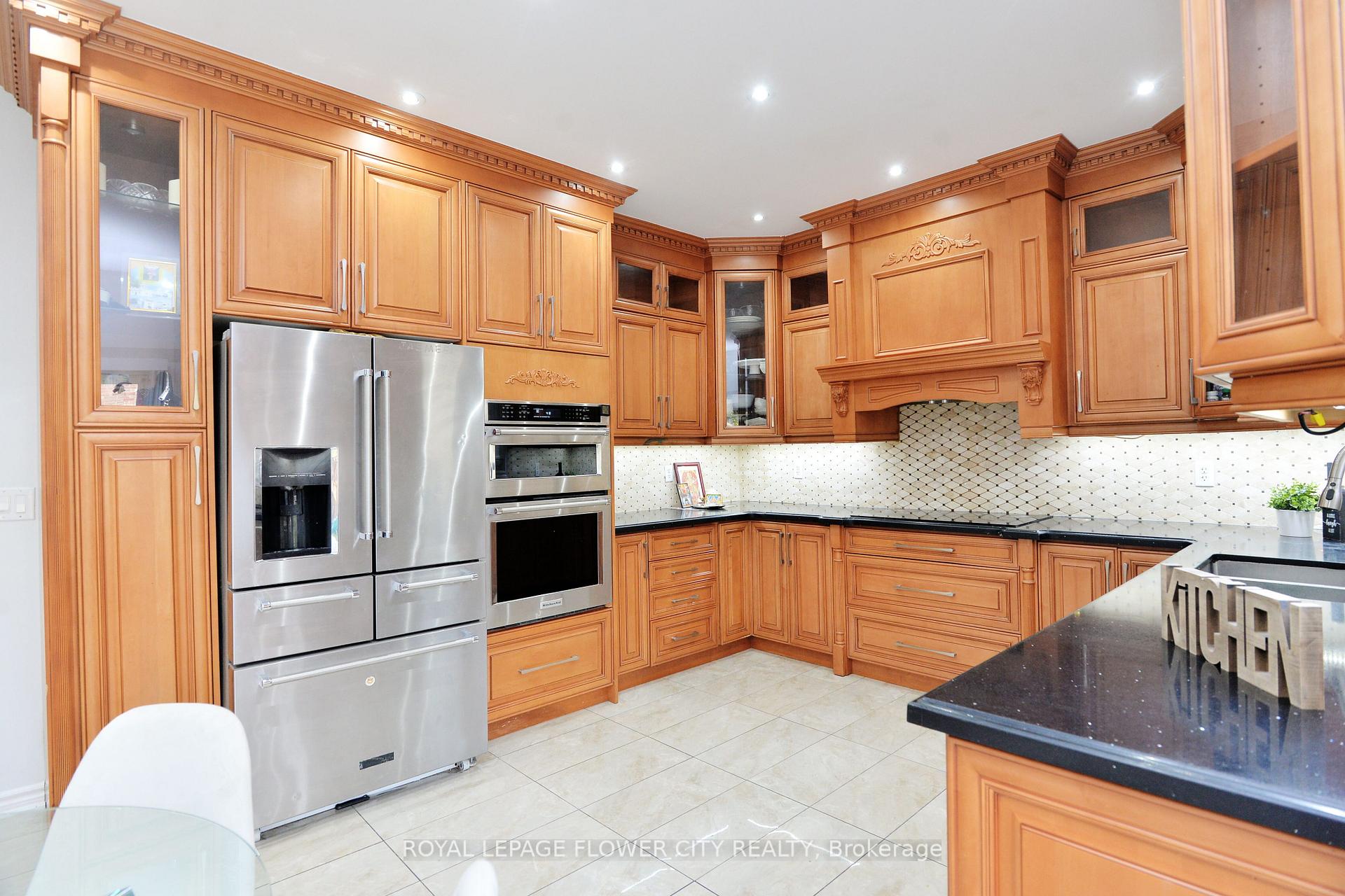 Photo 10 of 11 Lyndbrook Crescent, Brampton, Bram East — HOMEH