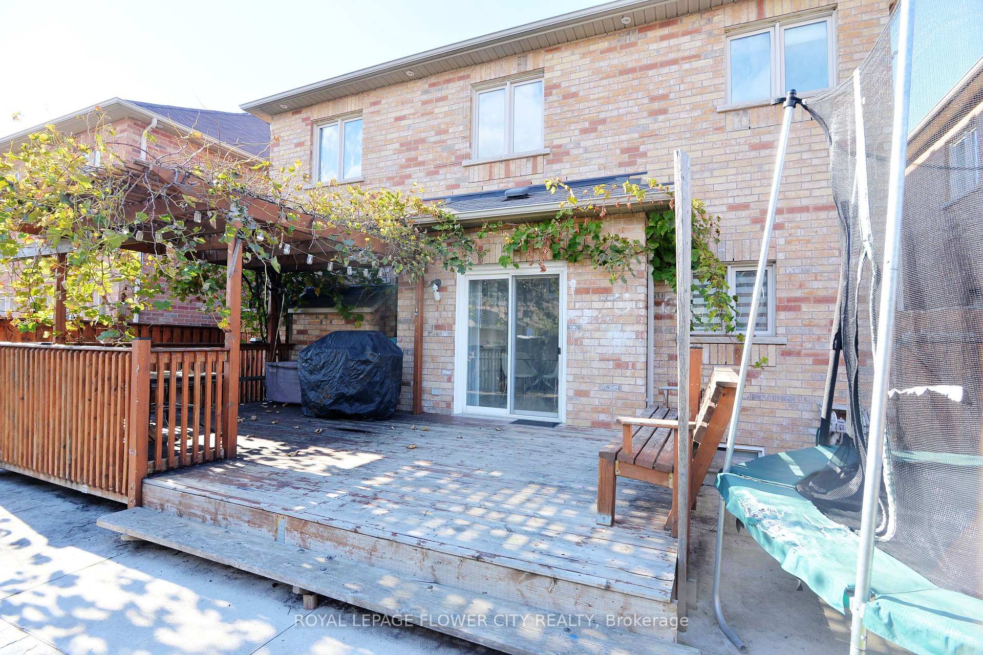 Photo 34 of 11 Lyndbrook Crescent, Brampton, Bram East — HOMEH