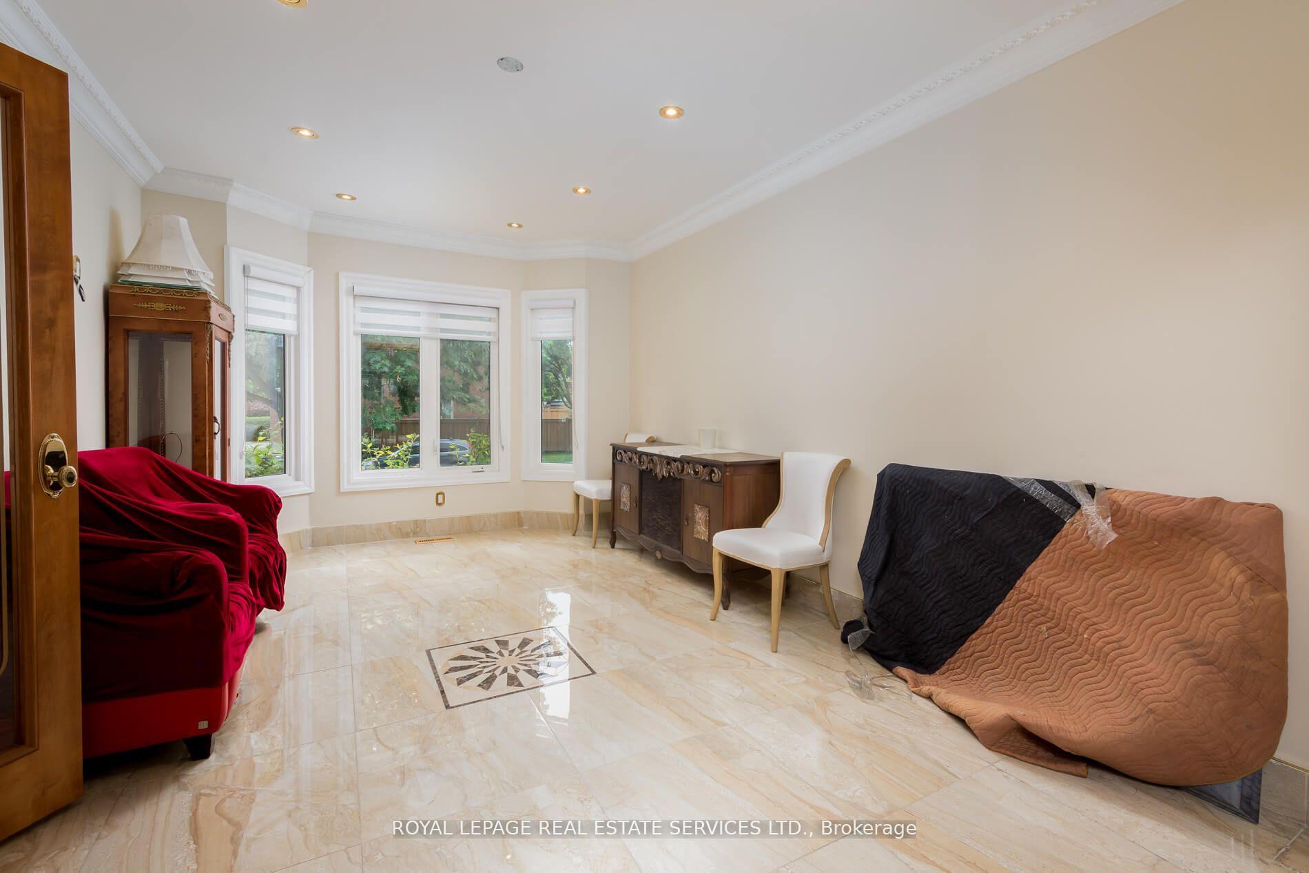 Photo 11 of 53 Findhorn Crescent, Vaughan, Maple — HOMEH