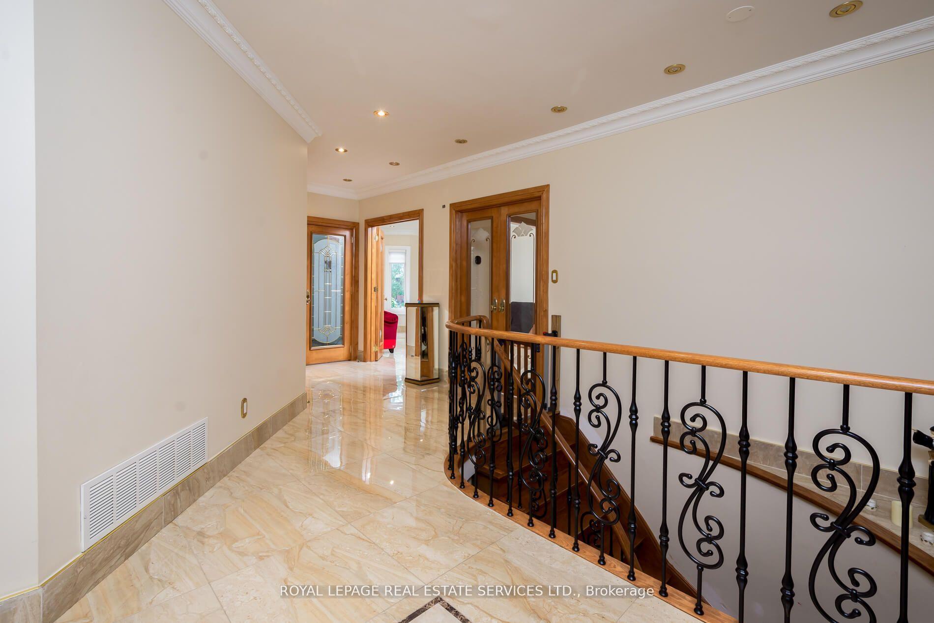 Photo 8 of 53 Findhorn Crescent, Vaughan, Maple — HOMEH