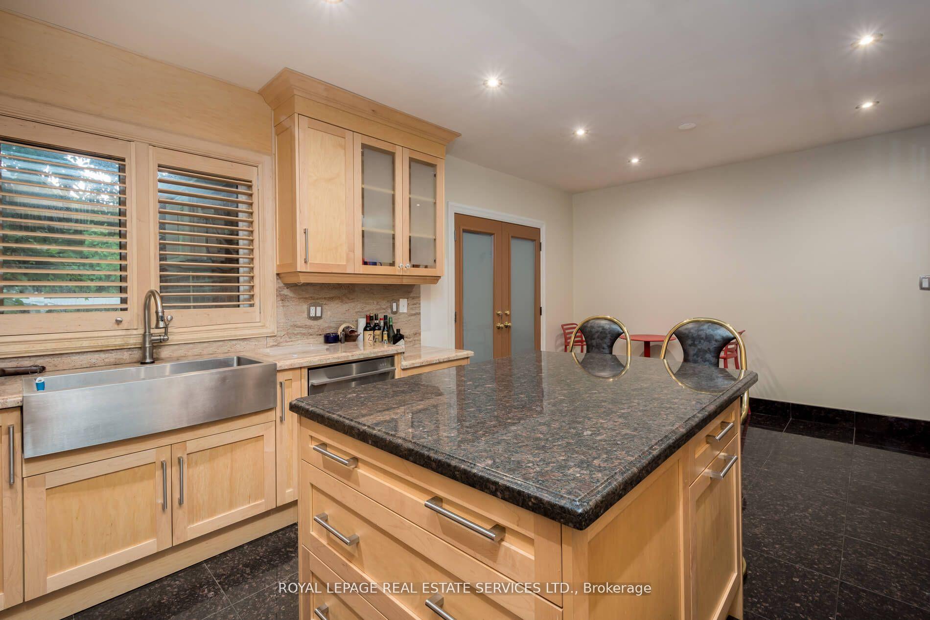 Photo 10 of 53 Findhorn Crescent, Vaughan, Maple — HOMEH