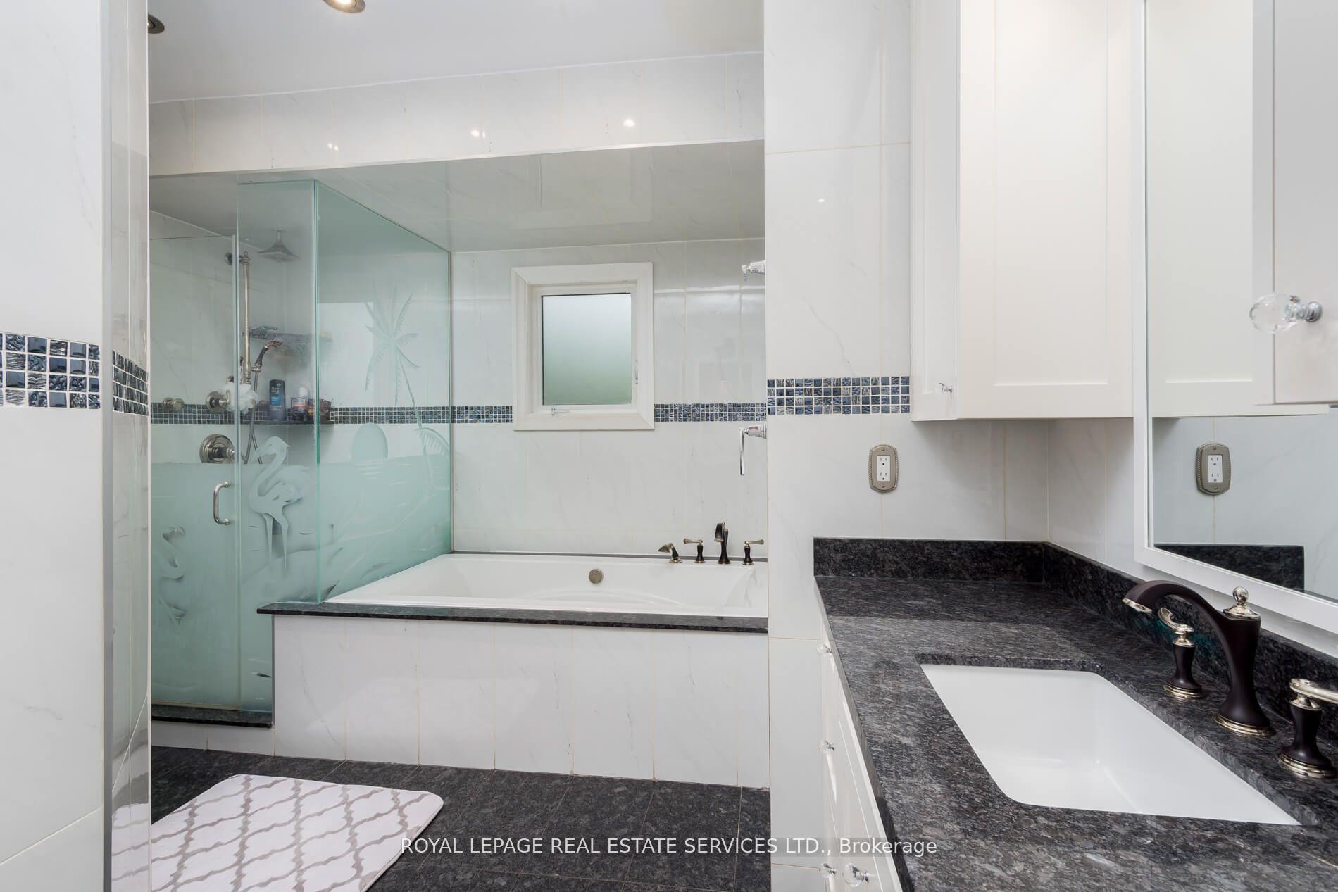 Photo 13 of 53 Findhorn Crescent, Vaughan, Maple — HOMEH