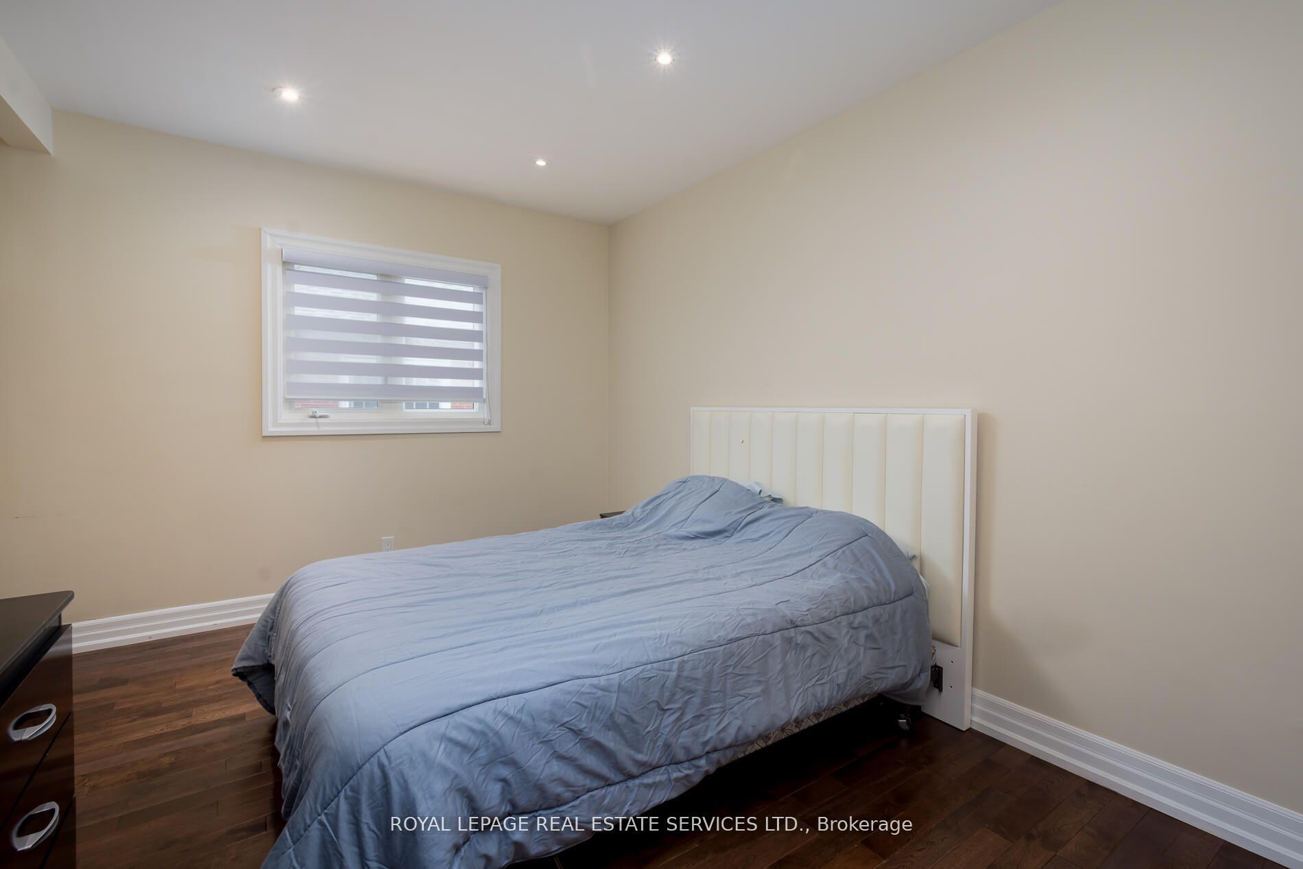 Photo 22 of 53 Findhorn Crescent, Vaughan, Maple — HOMEH