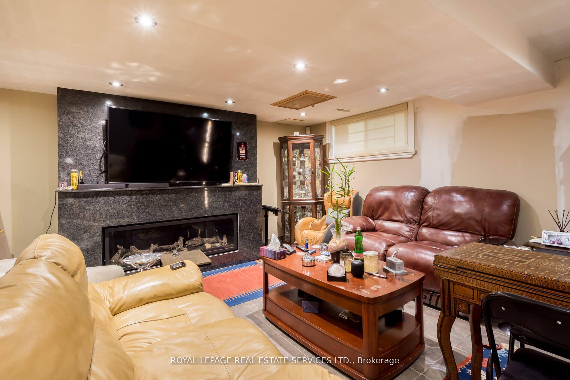 Photo 17 of 53 Findhorn Crescent, Vaughan, Maple — HOMEH