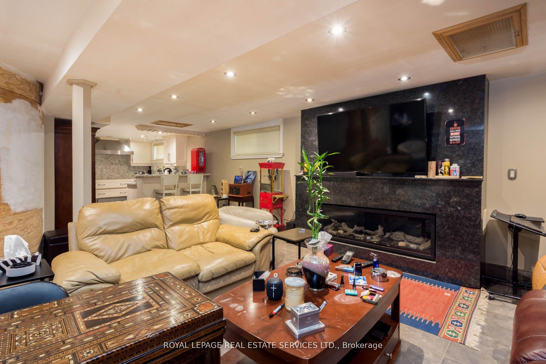 Photo 14 of 53 Findhorn Crescent, Vaughan, Maple — HOMEH