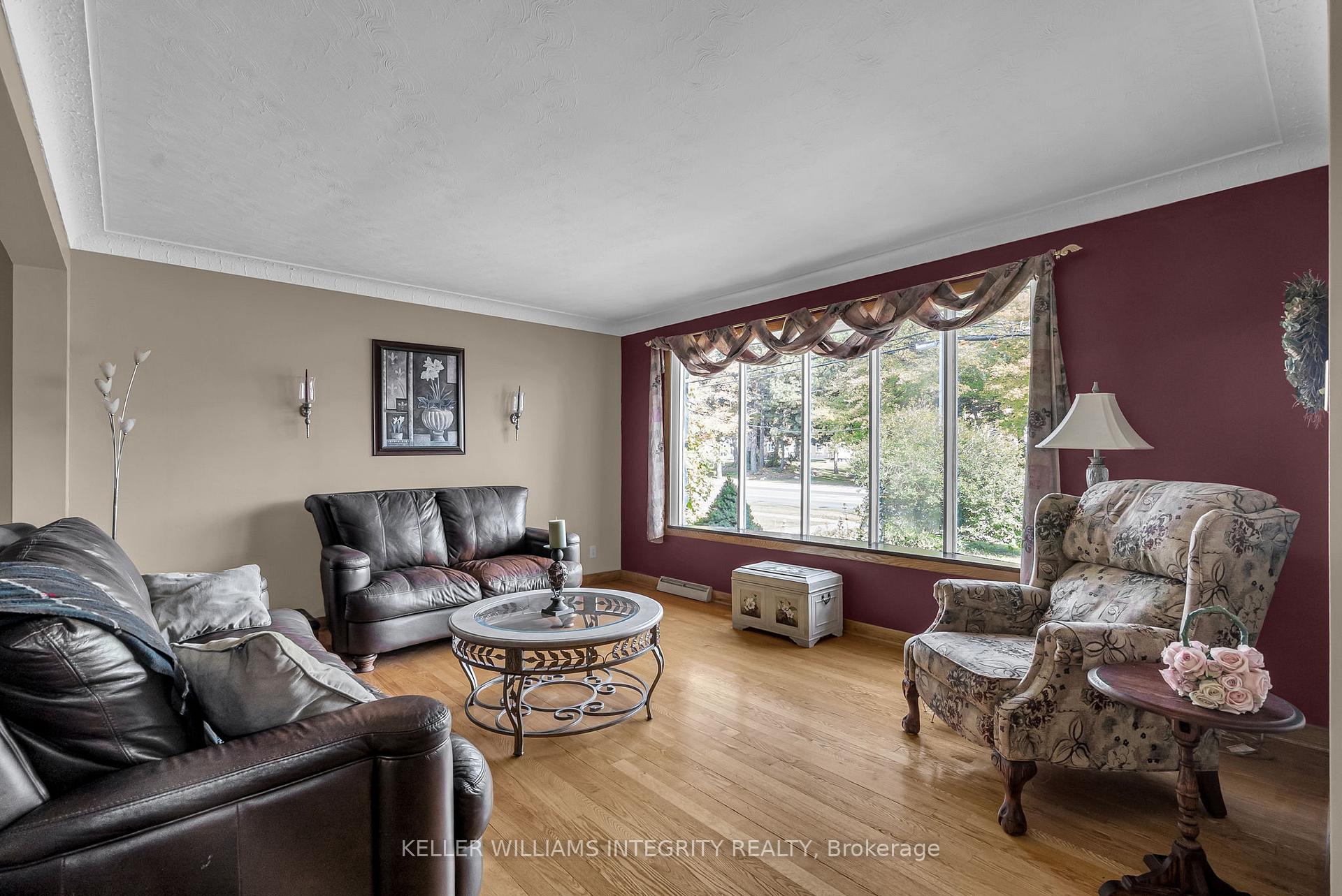 Photo 5 of 611 Mcconnell Avenue, Cornwall — HOMEH