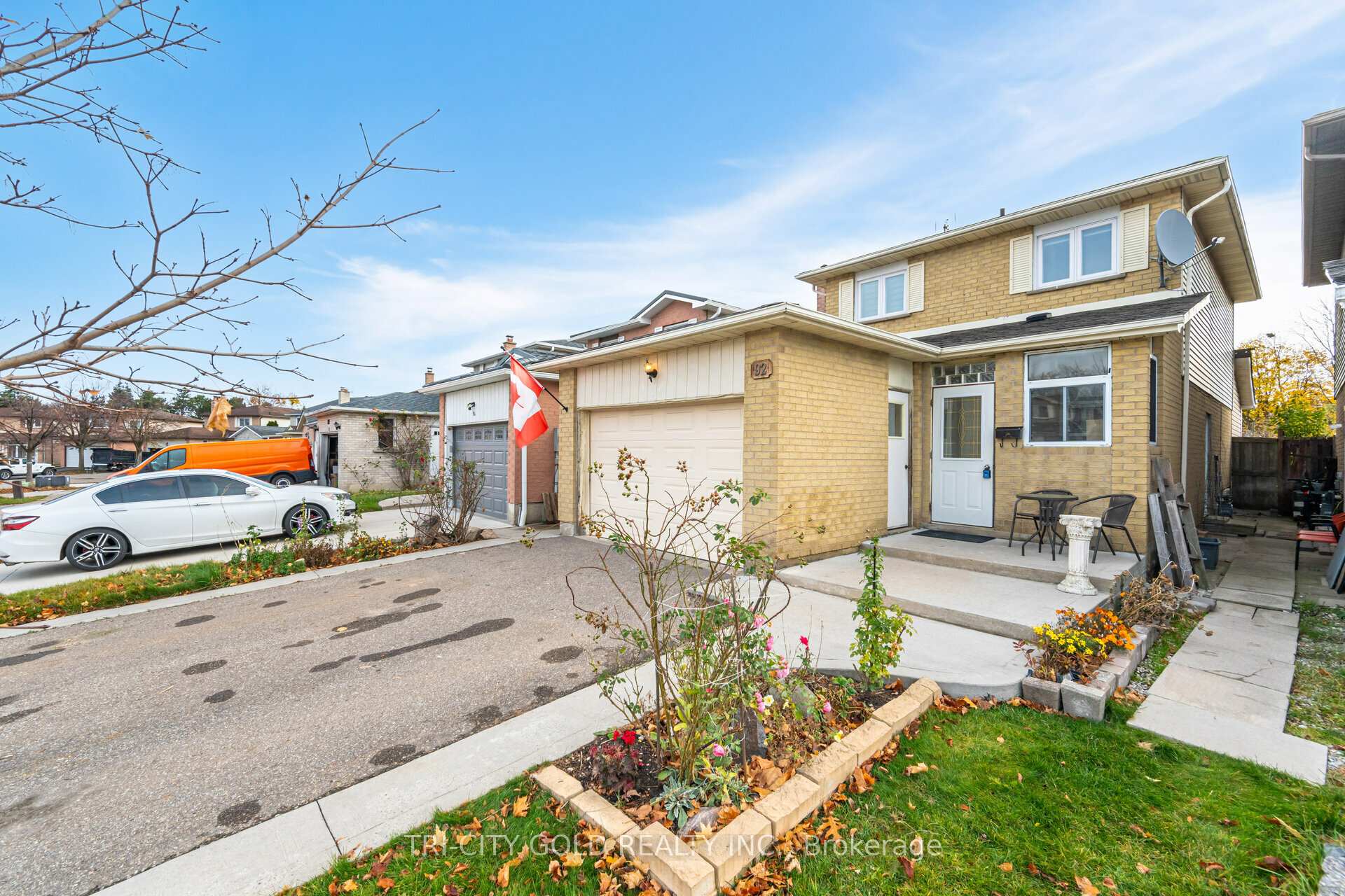 Photo 2 of 92 Newbridge Crescent, Brampton, Westgate — HOMEH