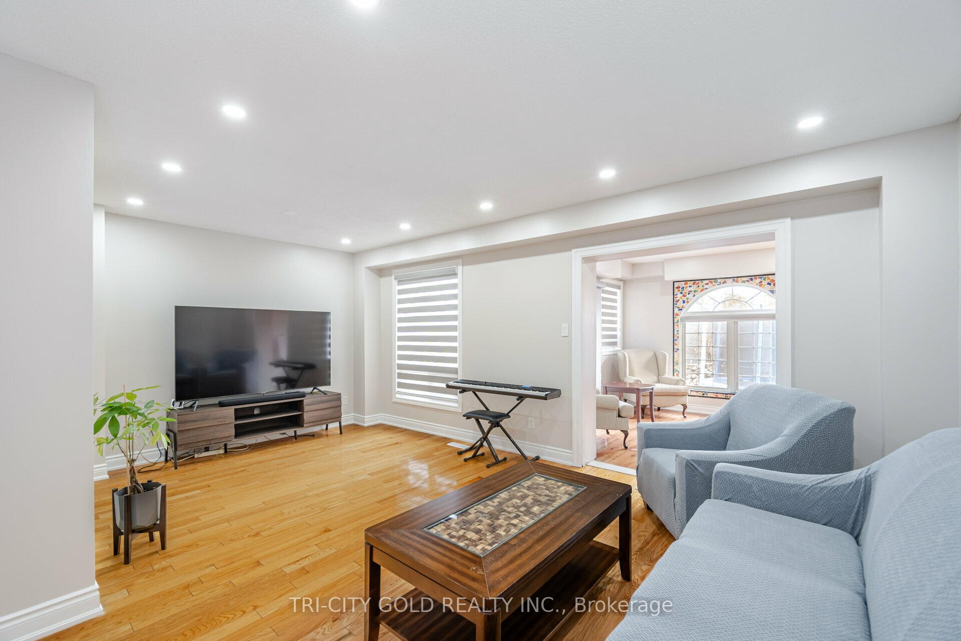 Photo 9 of 92 Newbridge Crescent, Brampton, Westgate — HOMEH