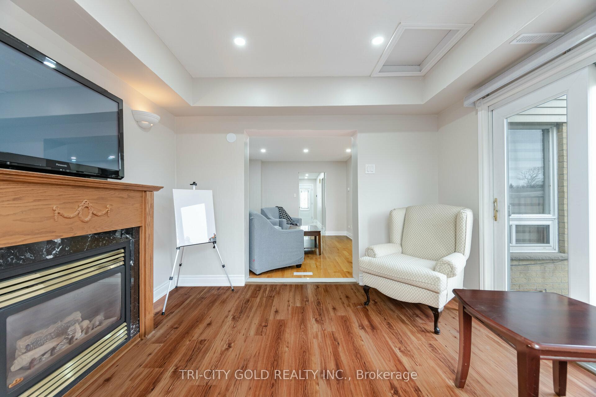 Photo 6 of 92 Newbridge Crescent, Brampton, Westgate — HOMEH