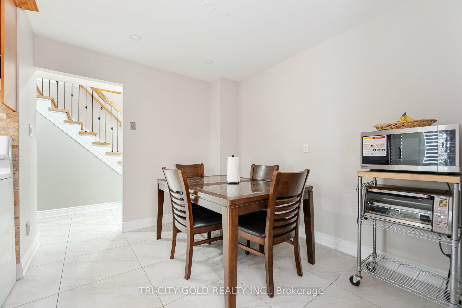 Photo 21 of 92 Newbridge Crescent, Brampton, Westgate — HOMEH