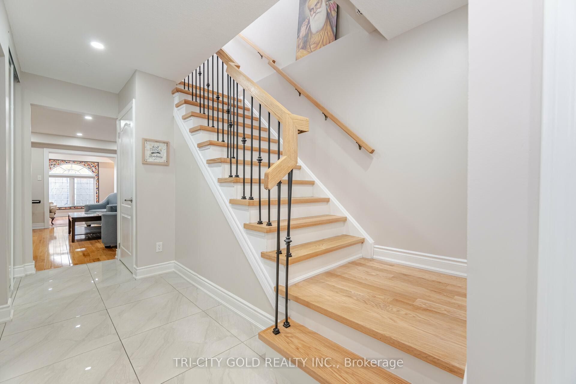 Photo 16 of 92 Newbridge Crescent, Brampton, Westgate — HOMEH