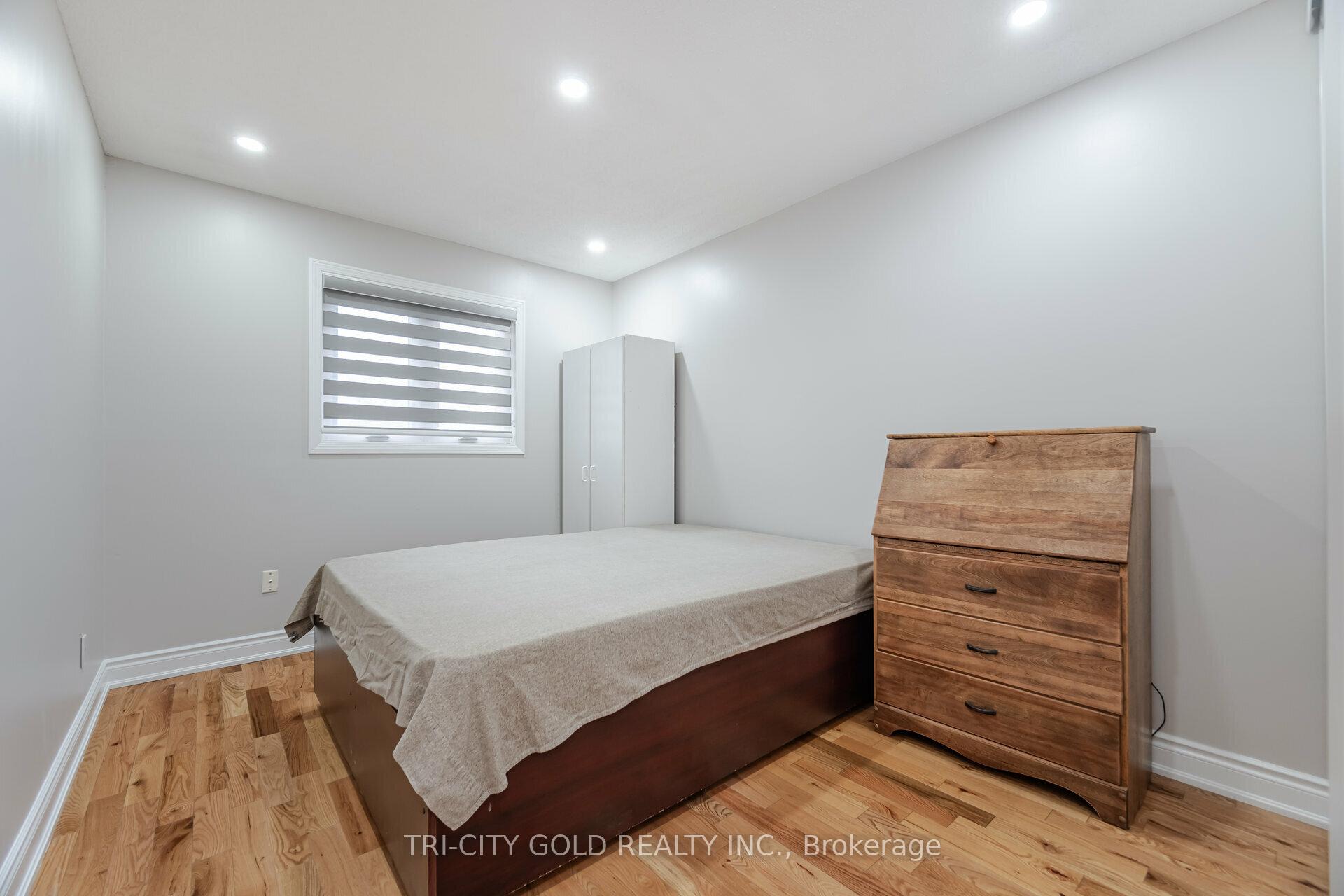 Photo 13 of 92 Newbridge Crescent, Brampton, Westgate — HOMEH