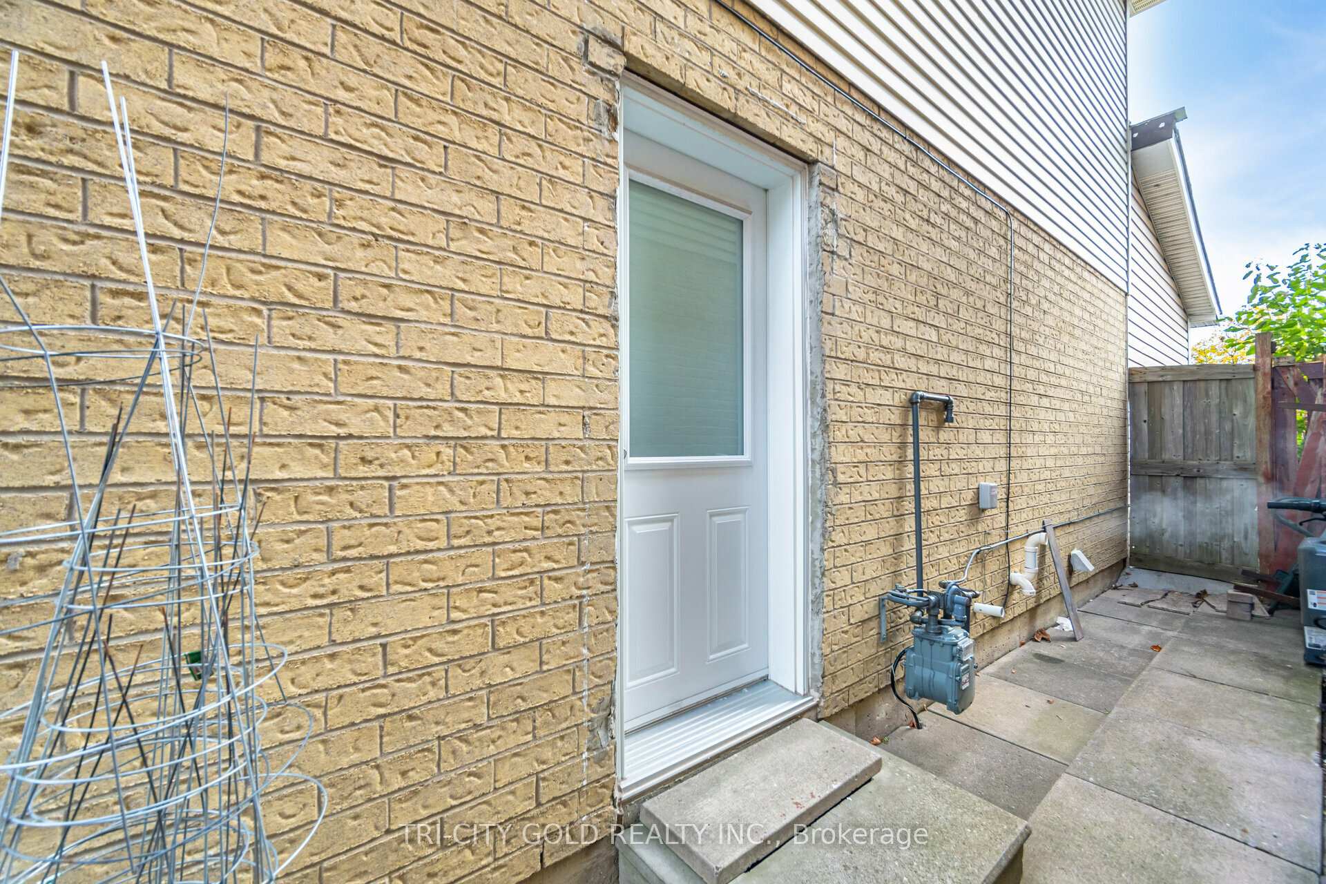 Photo 19 of 92 Newbridge Crescent, Brampton, Westgate — HOMEH
