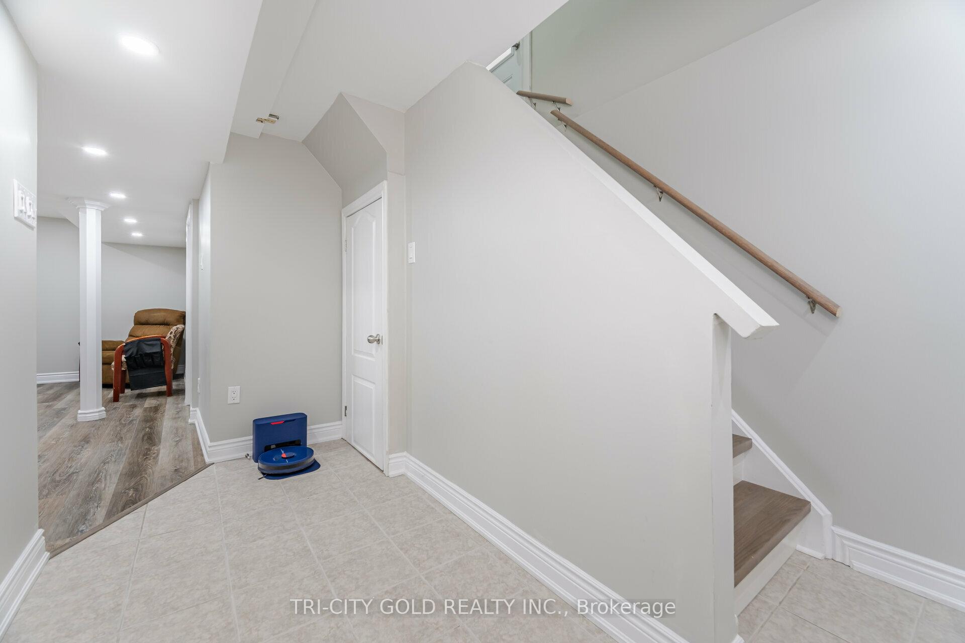 Photo 20 of 92 Newbridge Crescent, Brampton, Westgate — HOMEH