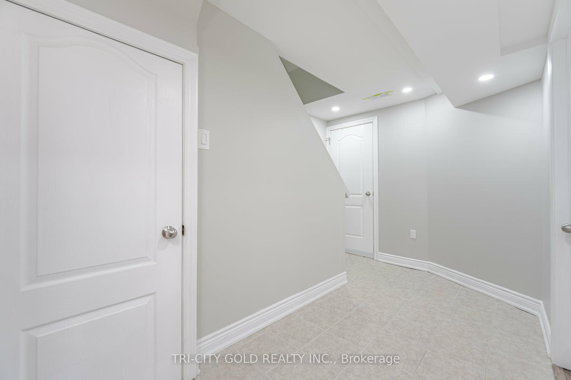 Photo 22 of 92 Newbridge Crescent, Brampton, Westgate — HOMEH
