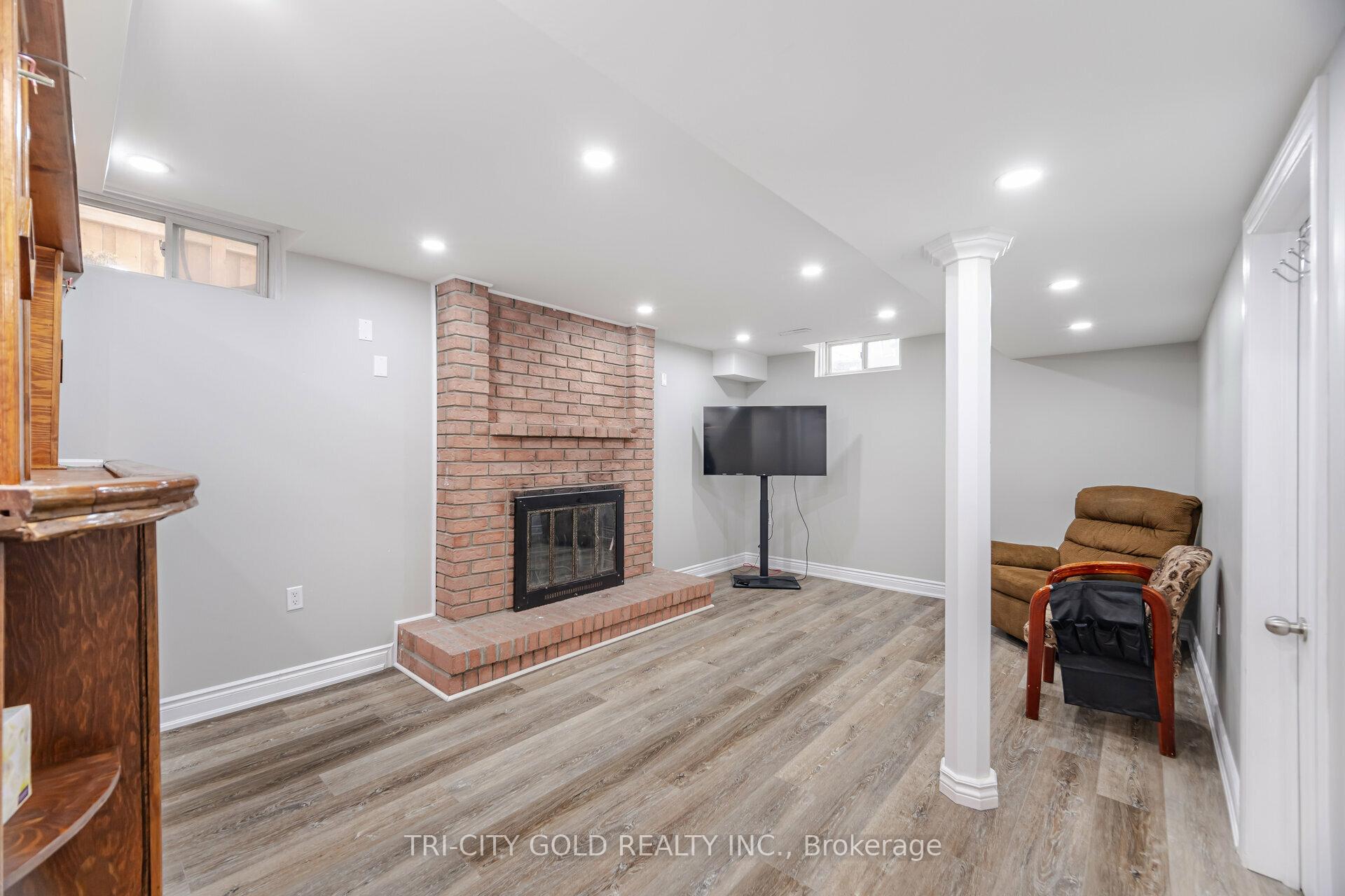 Photo 38 of 92 Newbridge Crescent, Brampton, Westgate — HOMEH